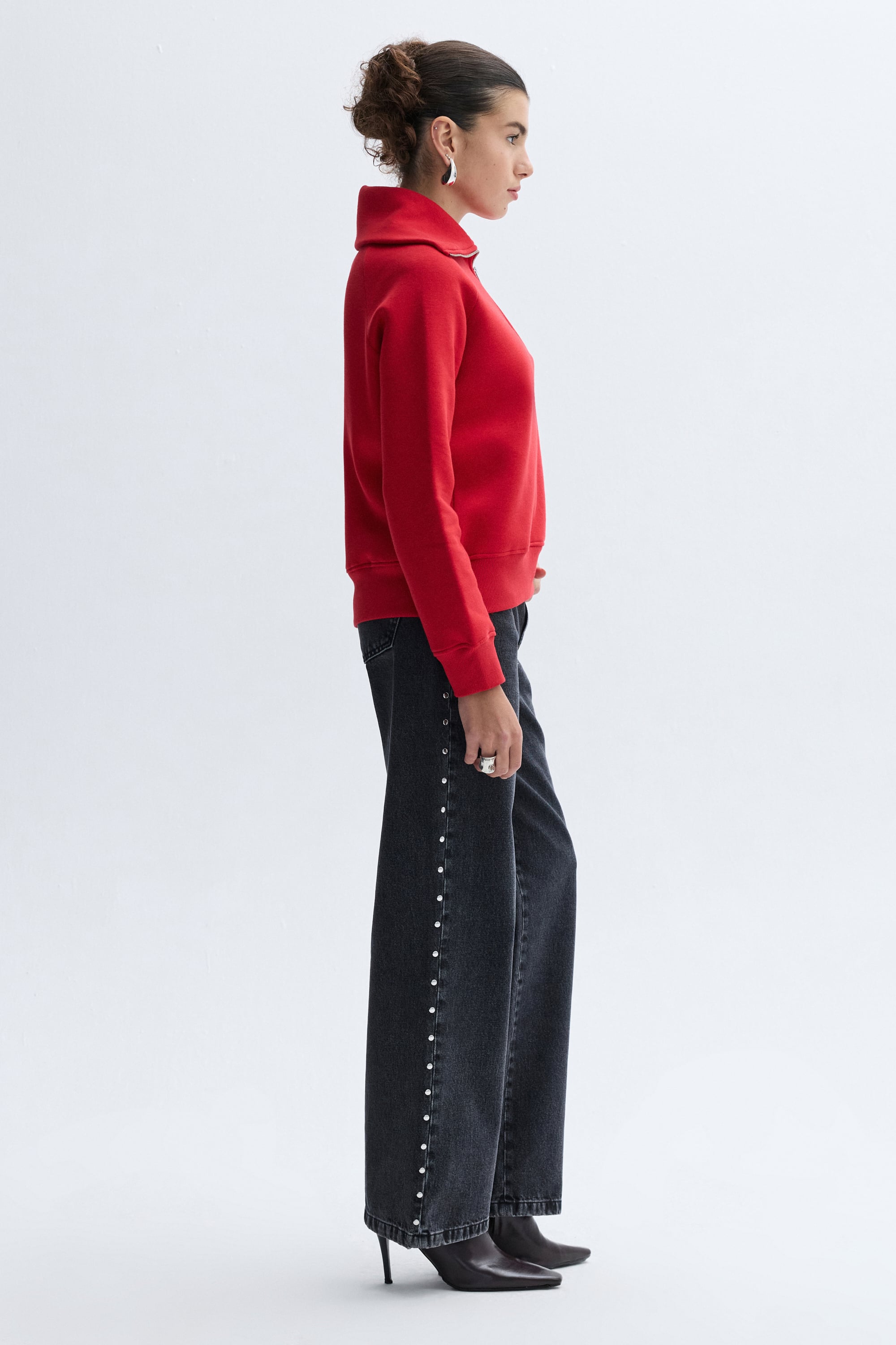 FERMUARLI DİK YAKA SWEATSHIRT