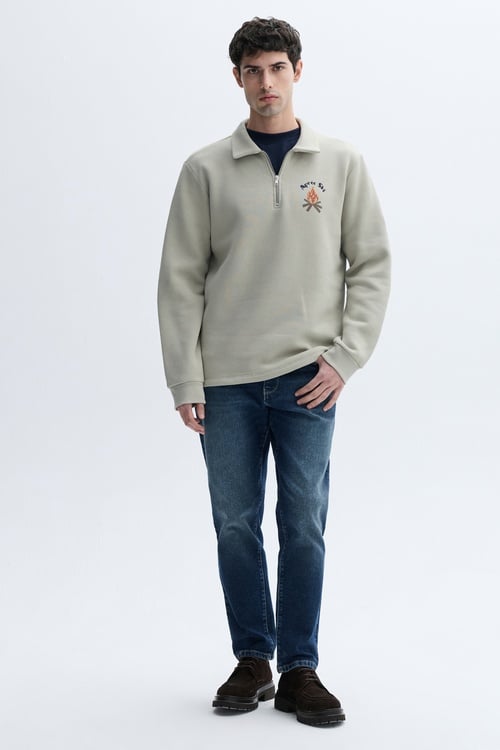 FERMUARLI DİK YAKA NAKIŞLI OVERSIZE SWEATSHIRT