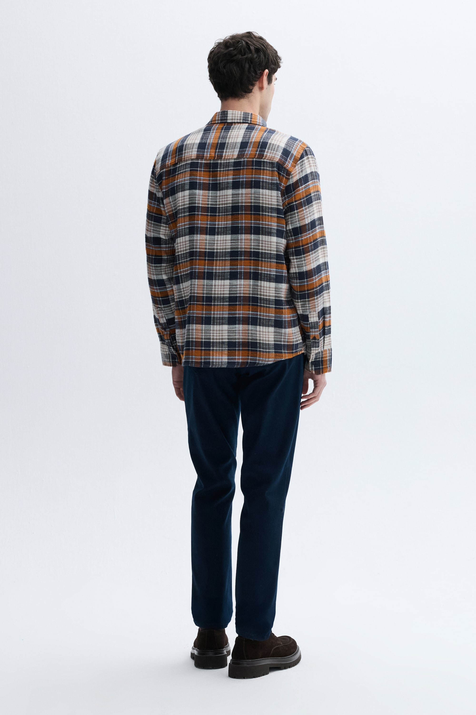 REGULAR FIT EKOSELİ UZUN KOLLU GÖMLEK