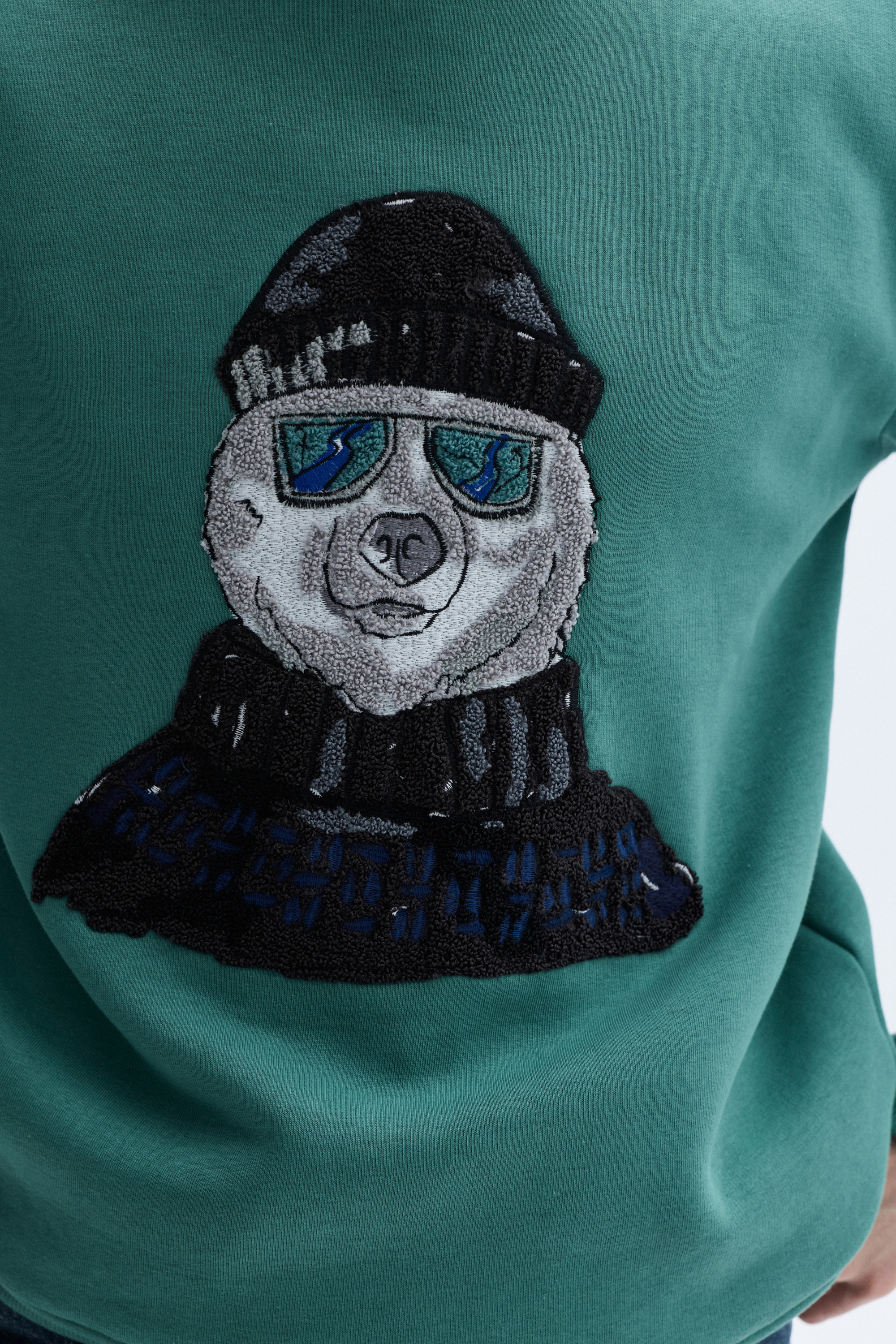 NAKIŞLI BİSİKLET YAKA SWEATSHIRT