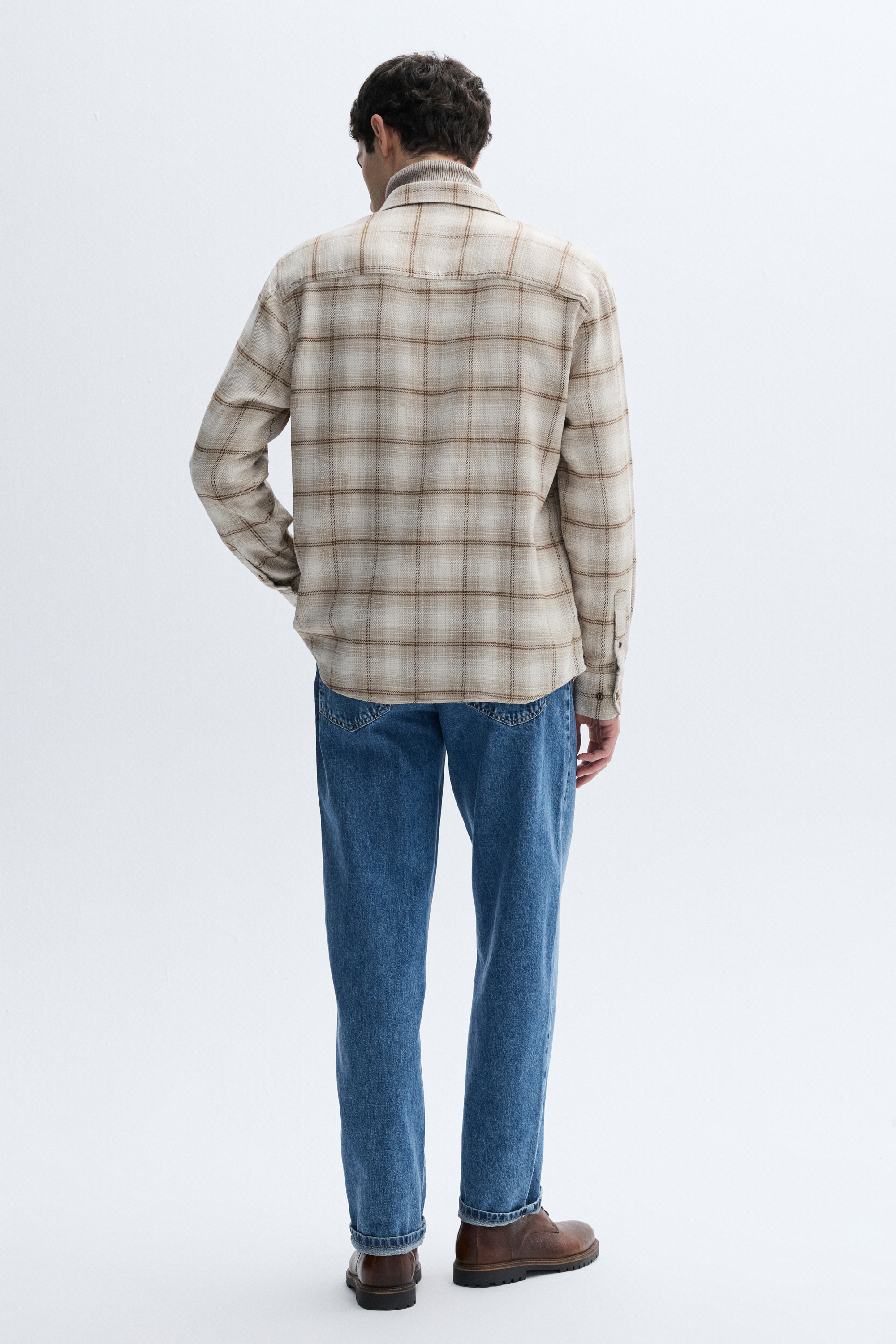 REGULAR FIT EKOSELİ UZUN KOLLU GÖMLEK