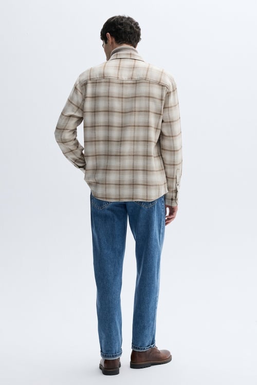 REGULAR FIT EKOSELİ UZUN KOLLU GÖMLEK