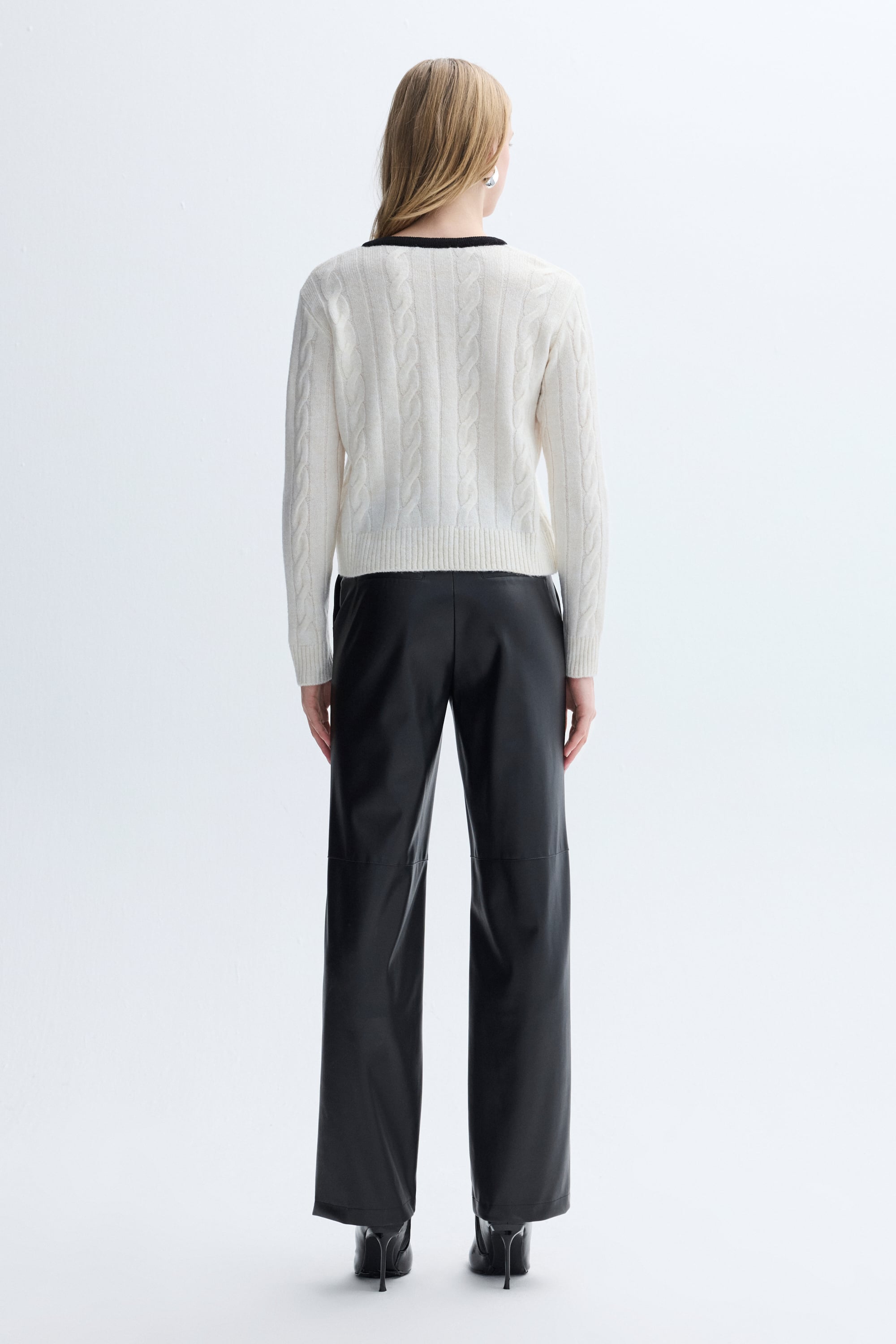 FİYONK BAĞLAMALI ÖRGÜ DESENLİ HIRKA