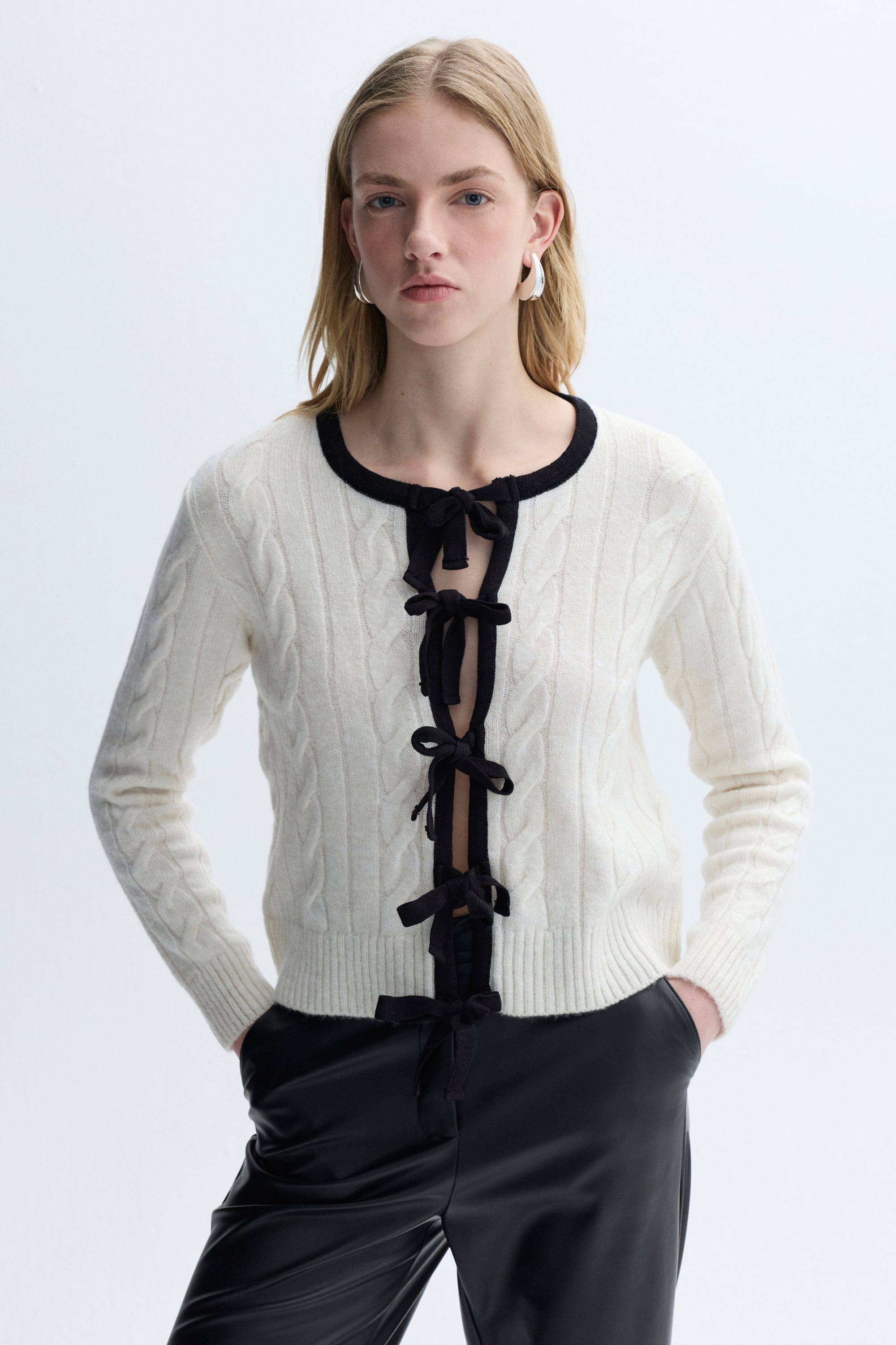 FİYONK BAĞLAMALI ÖRGÜ DESENLİ HIRKA