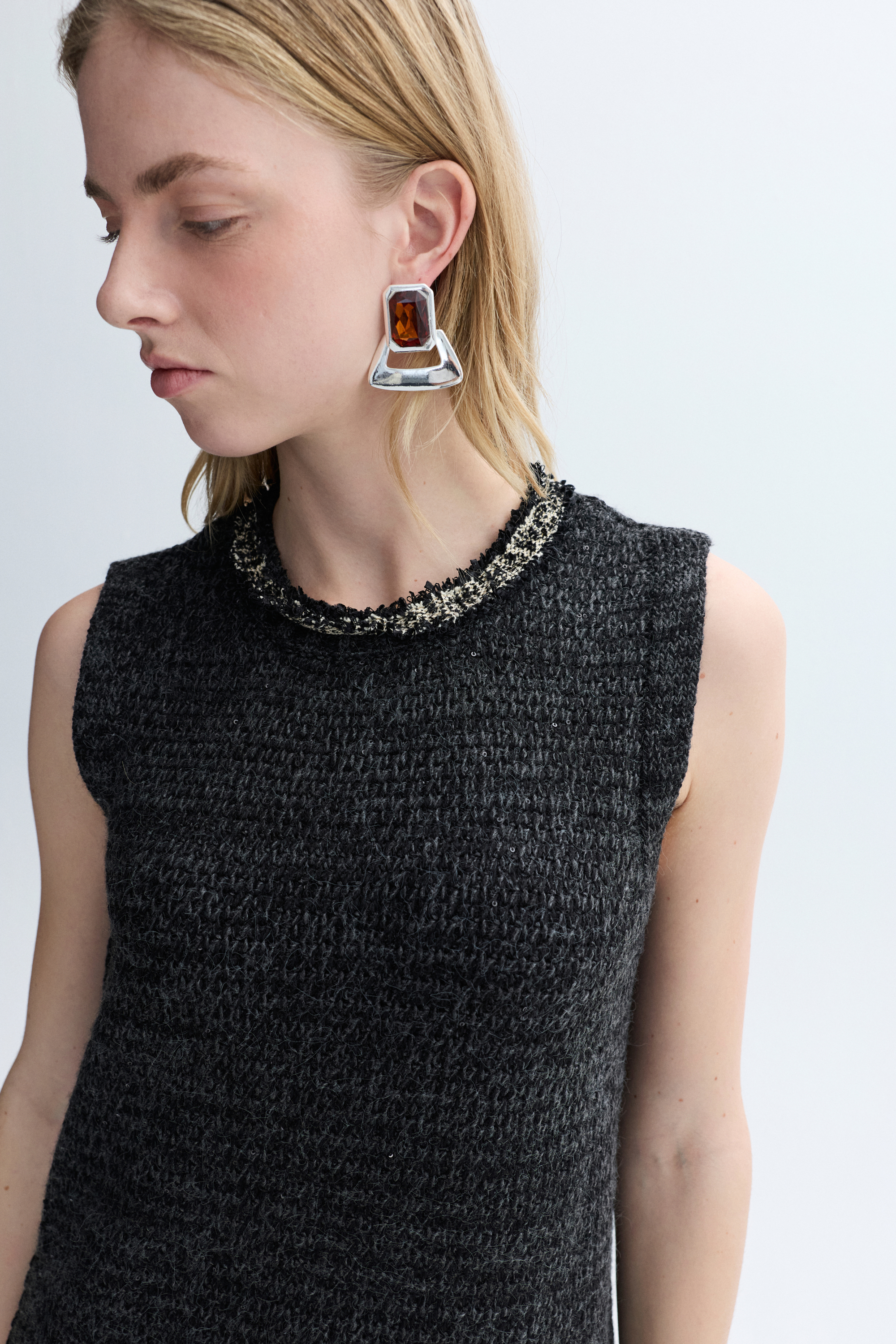 KOLSUZ ÖRME MİNİ ELBİSE