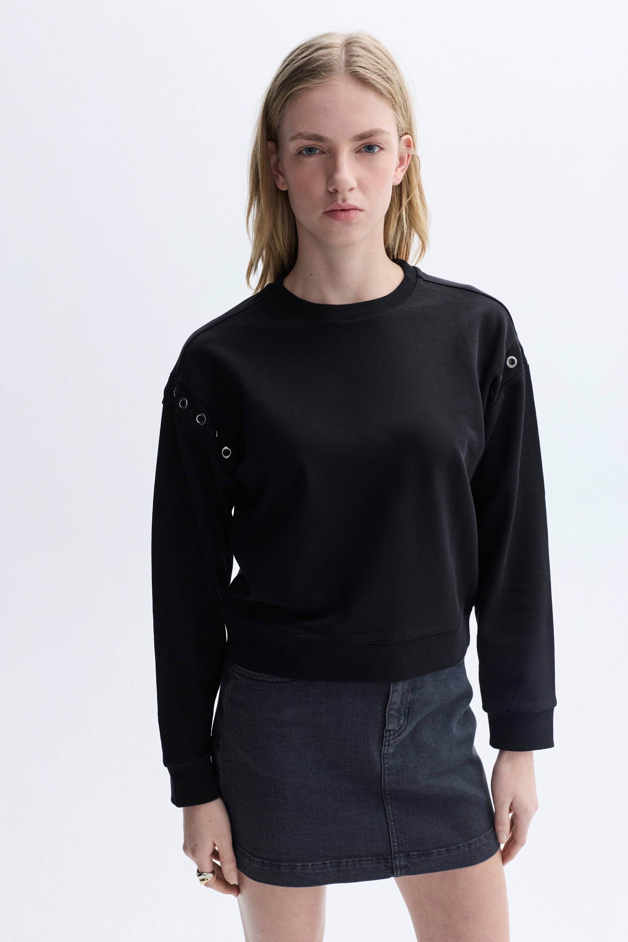 KUŞ GÖZÜ DETAYLI BİSİKLET YAKA SWEATSHIRT