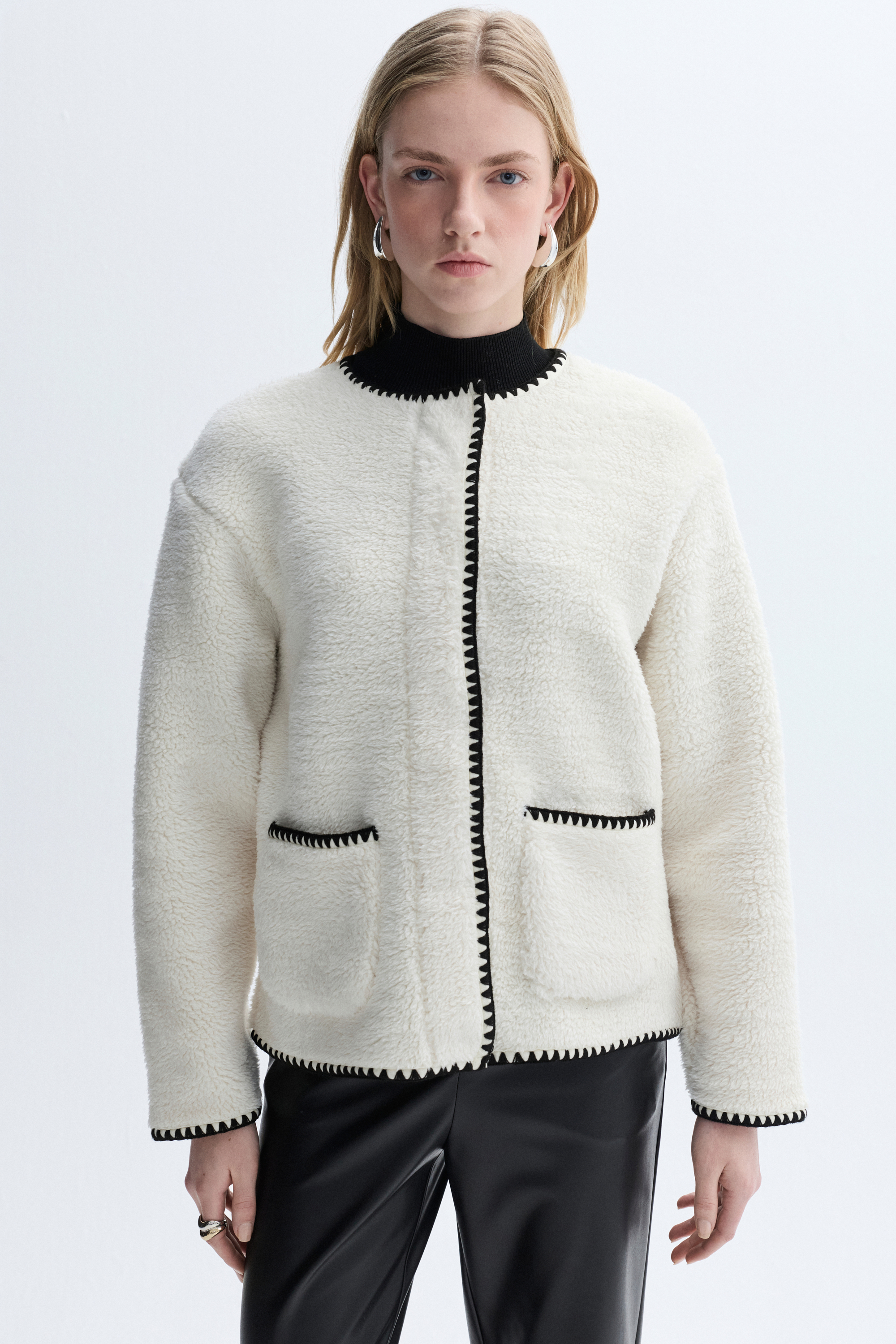 CEP DETAYLI PELÜŞ SWEATSHIRT