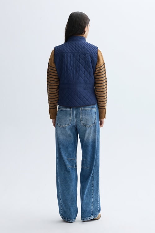 FITTED KAPİTONELİ FERMUARLI YELEK