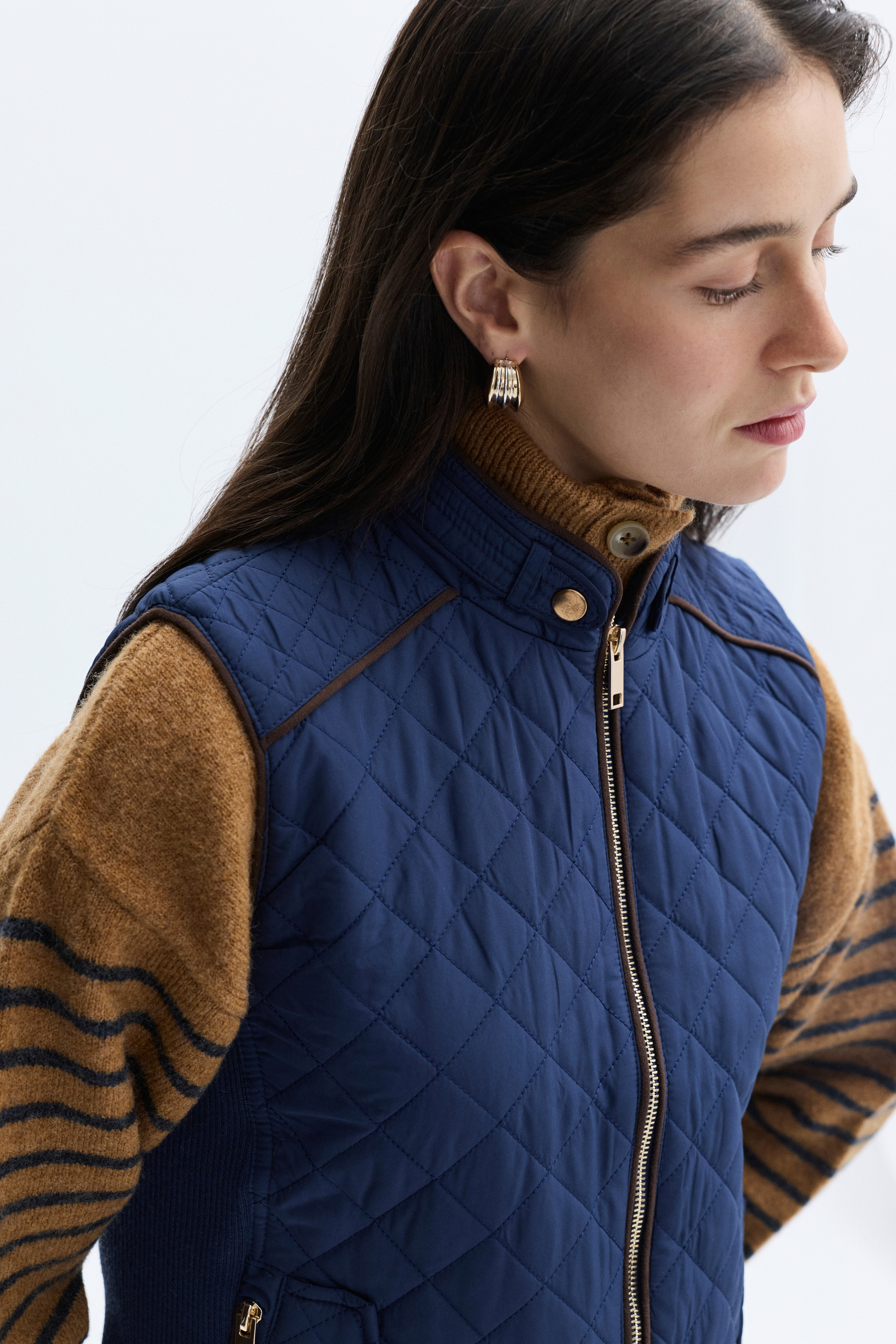 FITTED KAPİTONELİ FERMUARLI YELEK