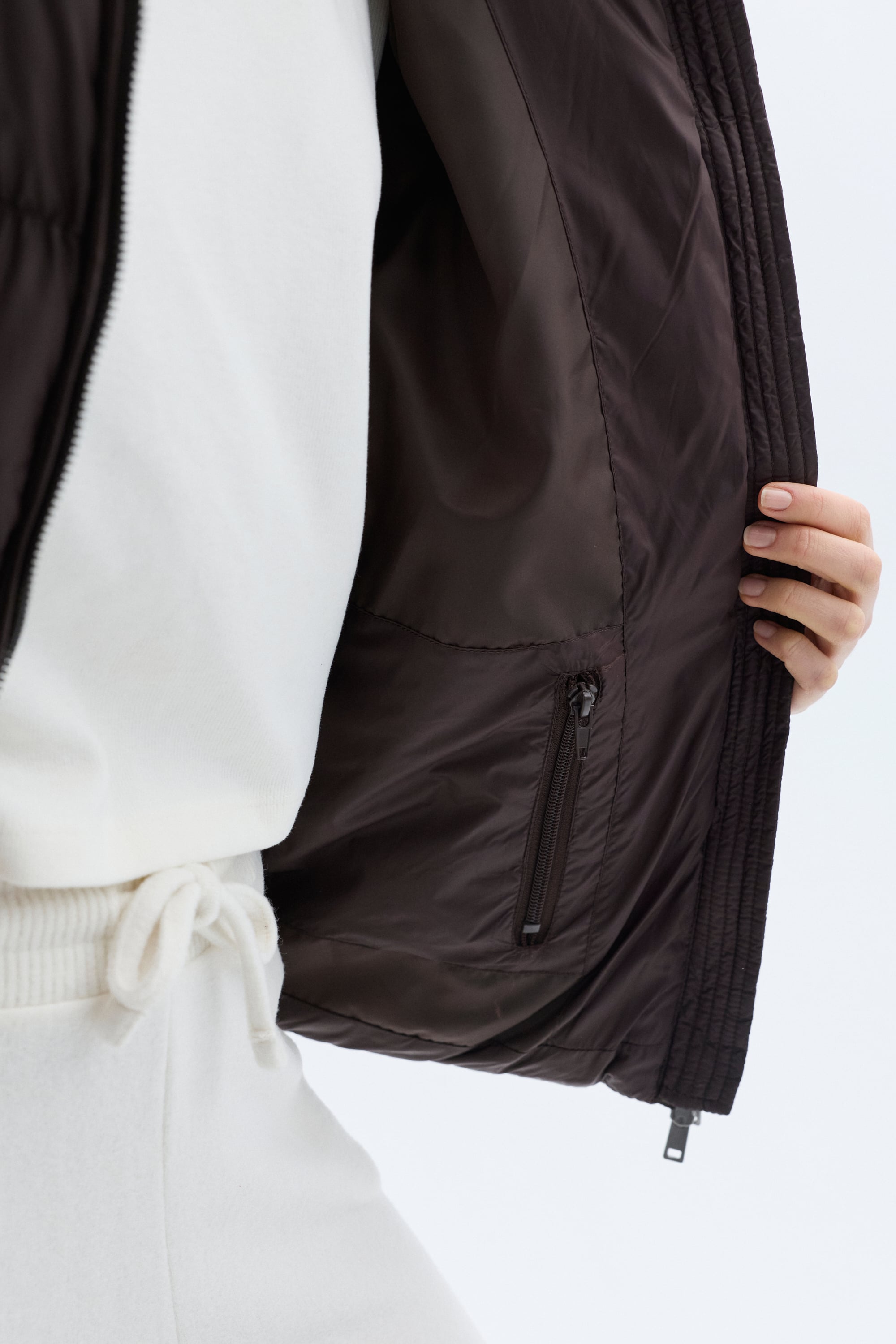 KAPİTONELİ KAPÜŞONLU PUFFER MONT