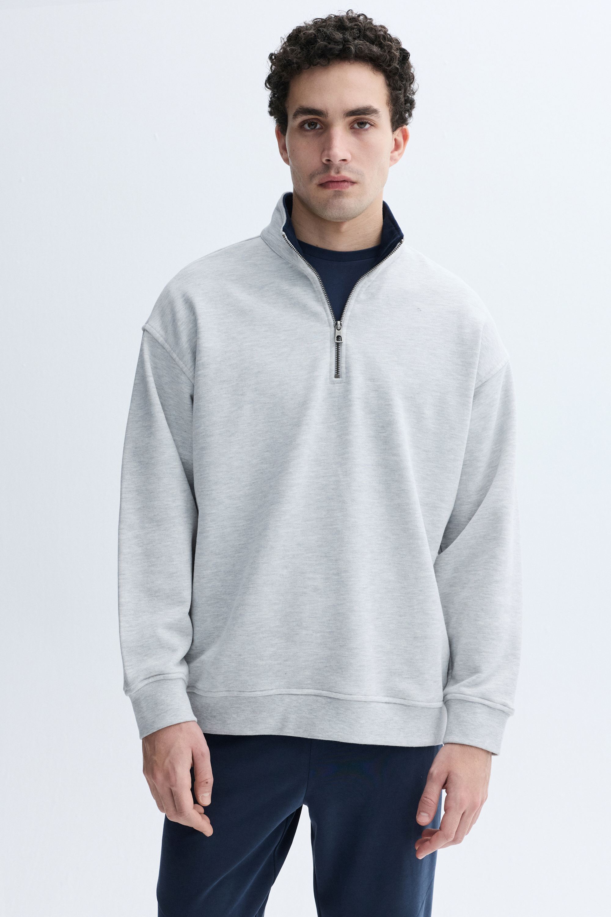 FERMUARLI DİK YAKA OVERSIZE SWEATSHIRT