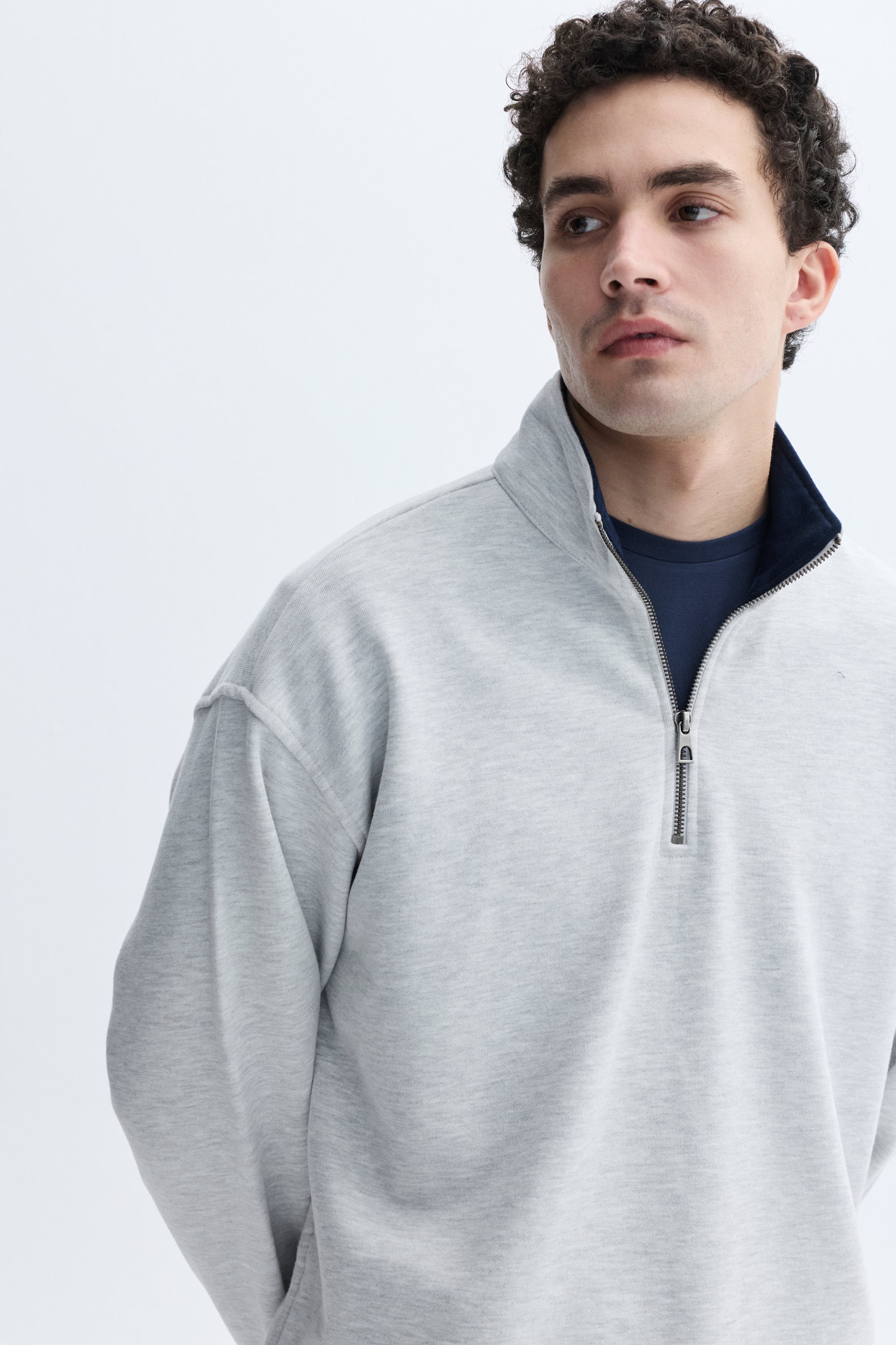 FERMUARLI DİK YAKA OVERSIZE SWEATSHIRT