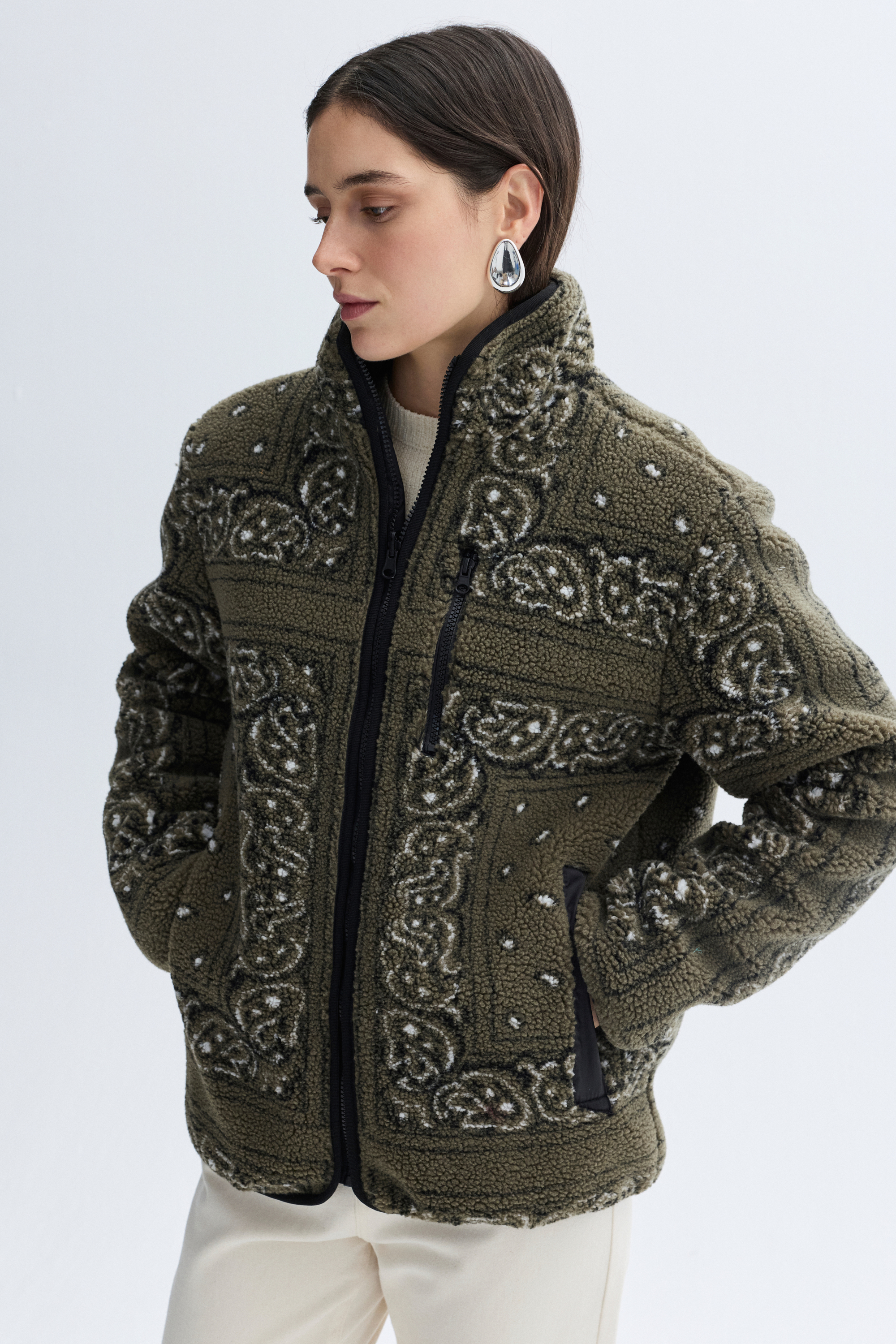 DİK YAKA ÇİFT TARAFLI PELÜŞ MONT CEKET