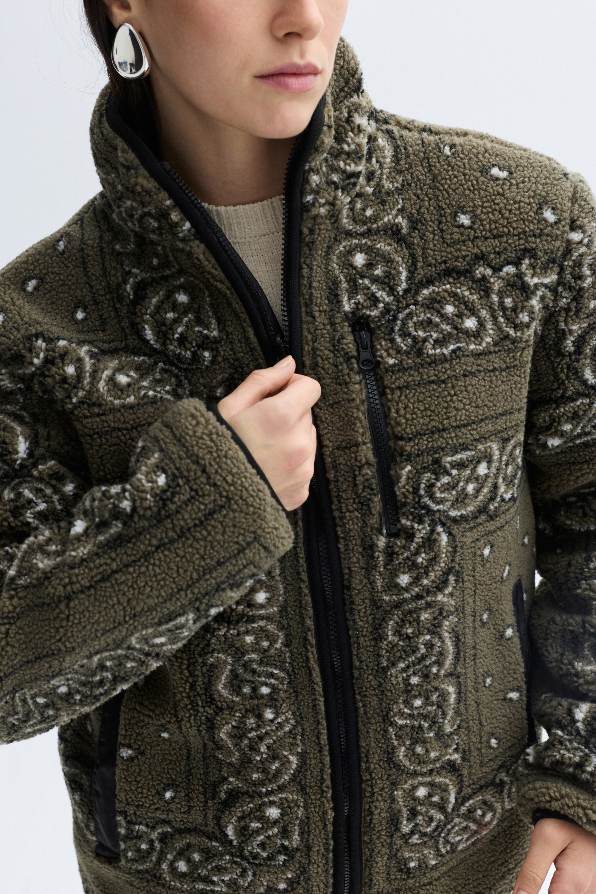 DİK YAKA ÇİFT TARAFLI PELÜŞ MONT CEKET