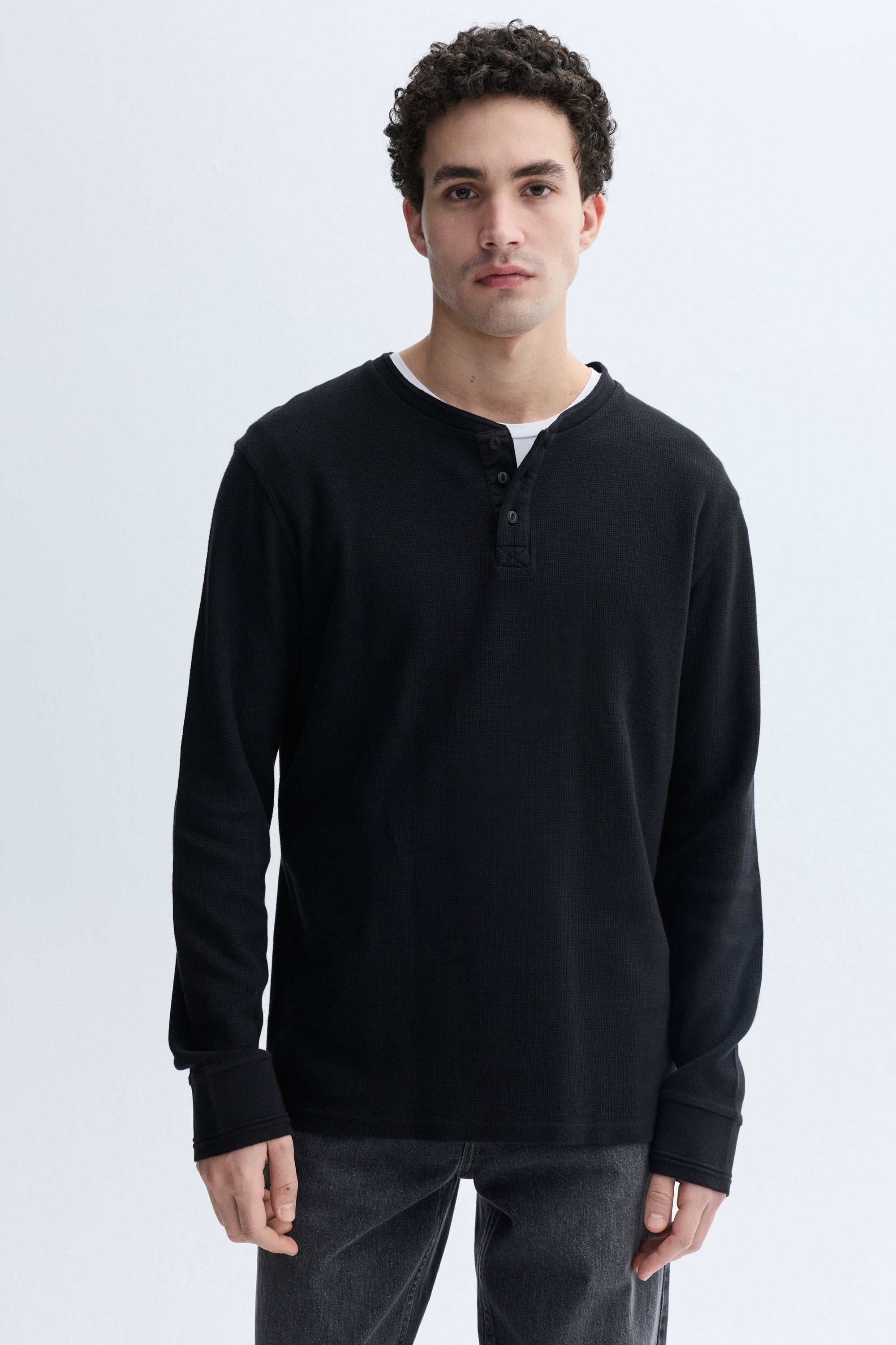 DÜĞMELİ HENLEY YAKA UZUN KOLLU T-SHIRT