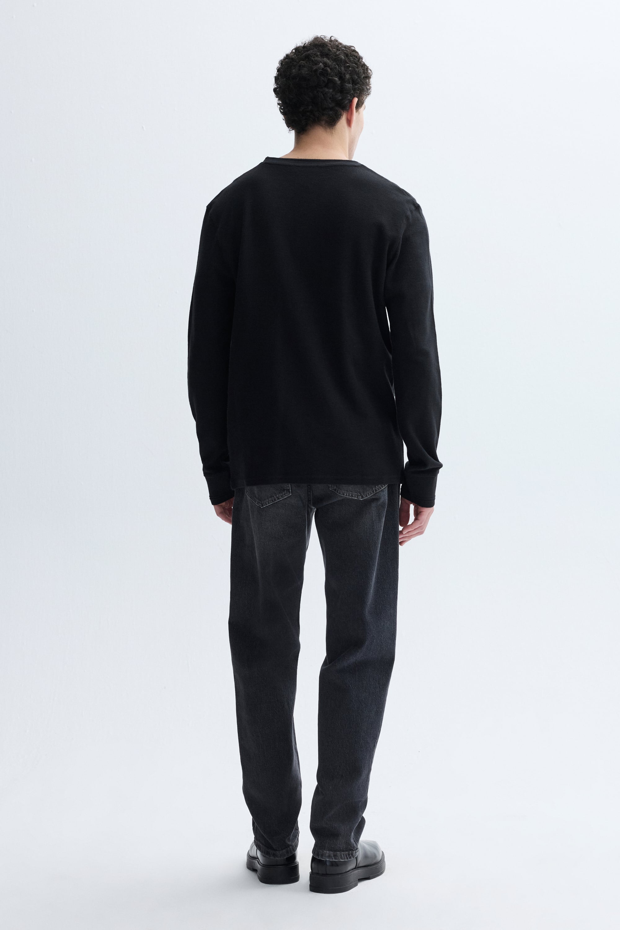 DÜĞMELİ HENLEY YAKA UZUN KOLLU T-SHIRT