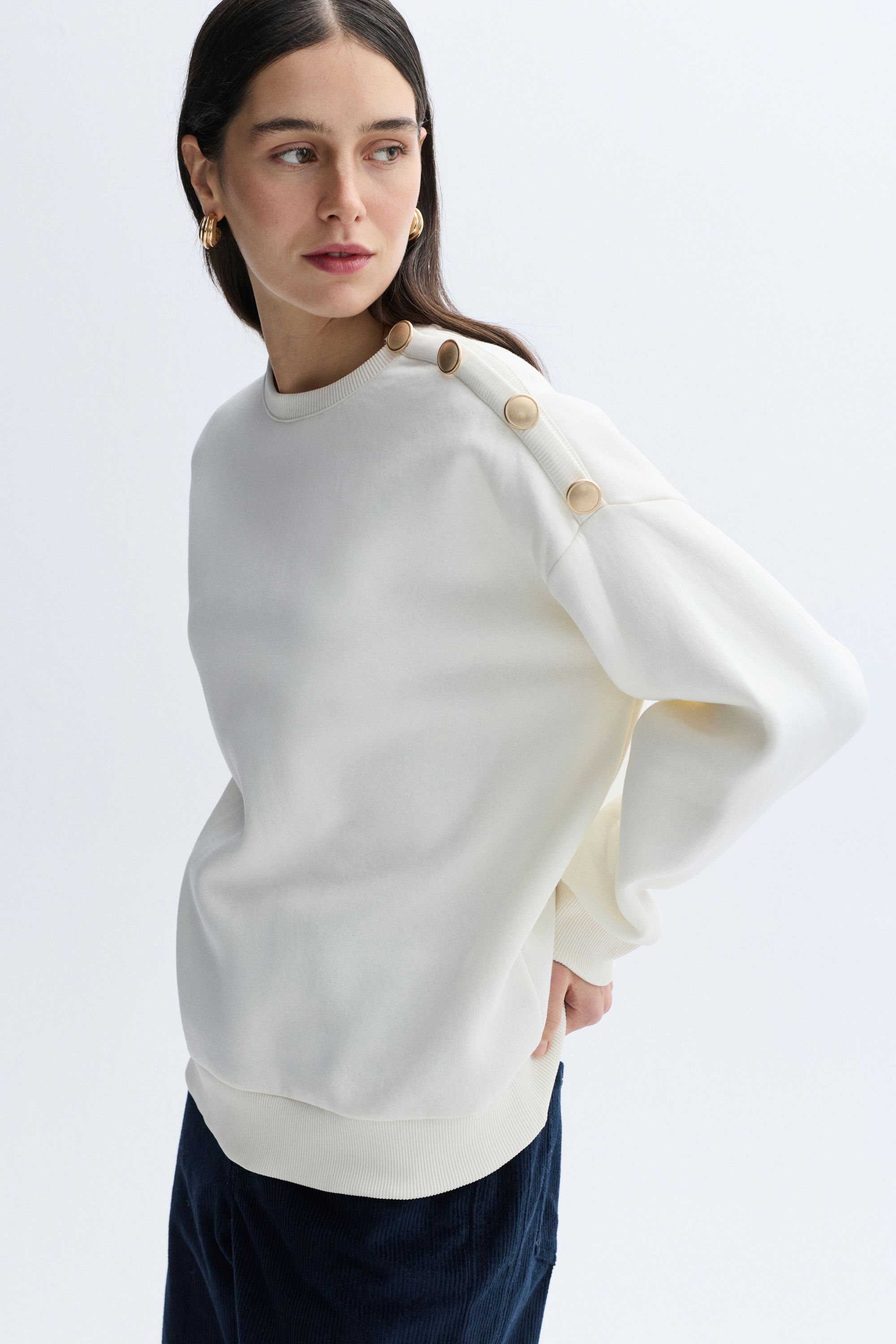 LOOSE FIT DÜĞME DETAYLI BİSİKLET YAKA SWEATSHIRT