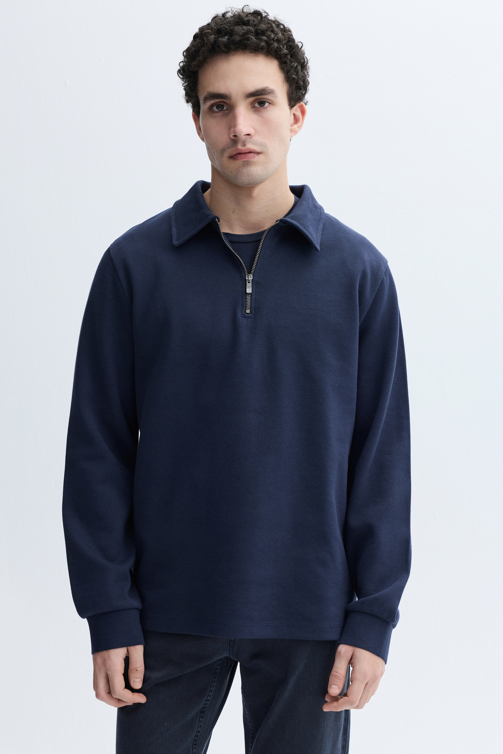 COMFORT FIT FERMUARLI DİK YAKA SWEATSHIRT