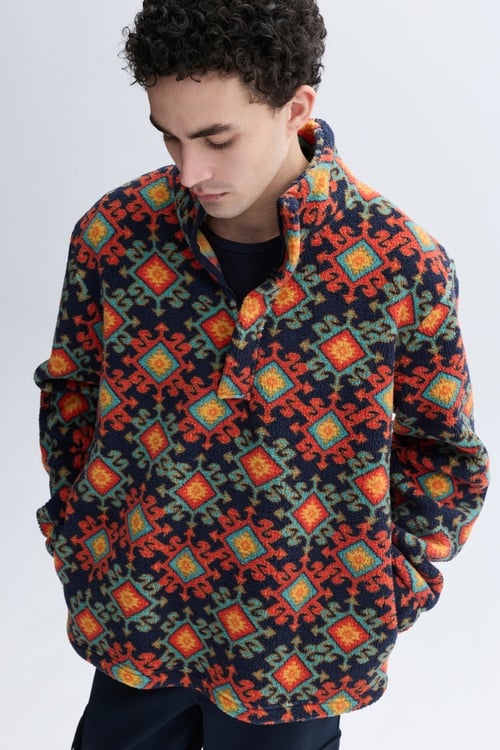 COMFORT FIT BASKILI DİK YAKA PELÜŞ SWEATSHIRT