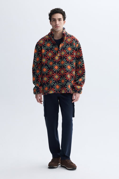 COMFORT FIT BASKILI DİK YAKA PELÜŞ SWEATSHIRT