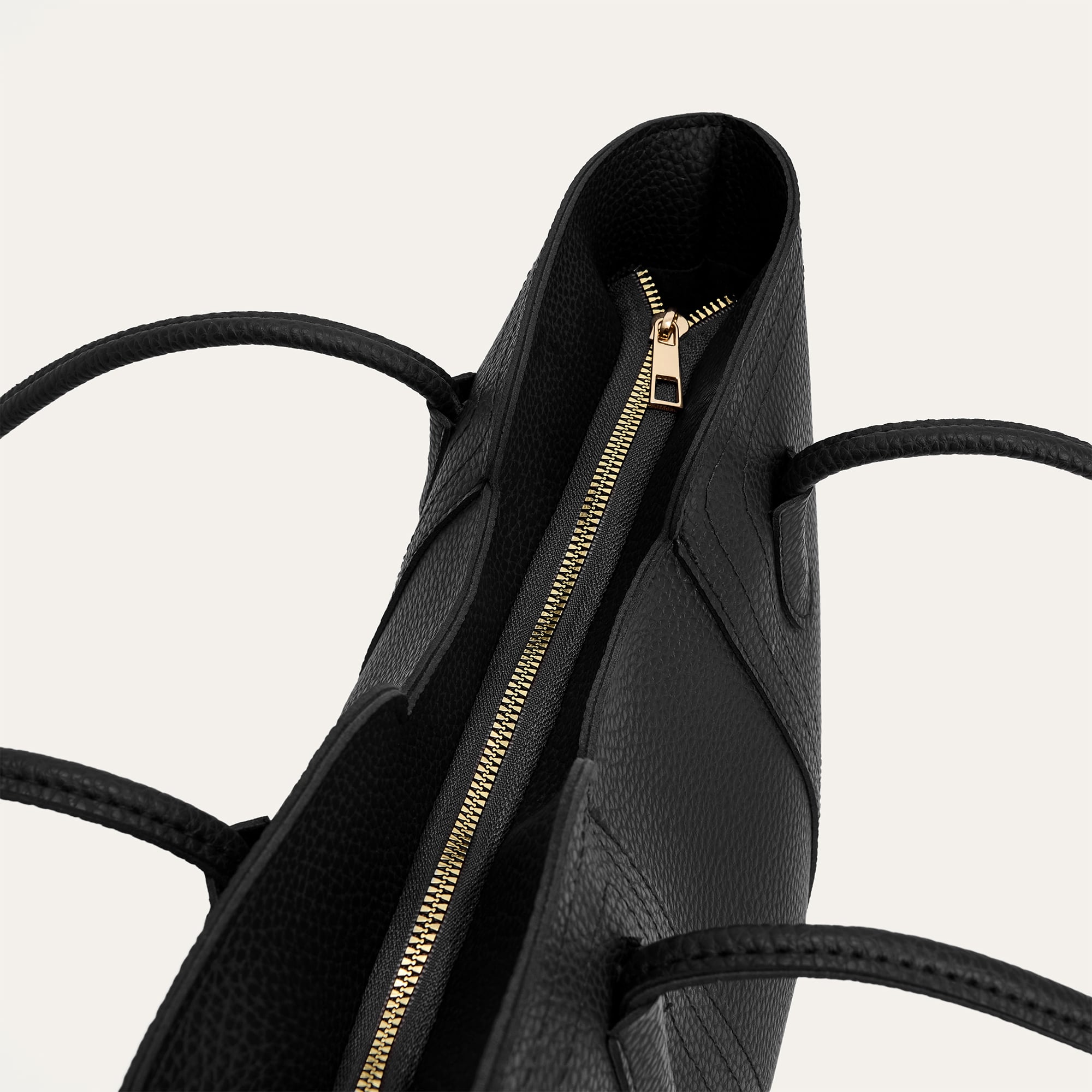 DİKİŞ DETAYLI DERİ GÖRÜNÜMLÜ EL ÇANTASI