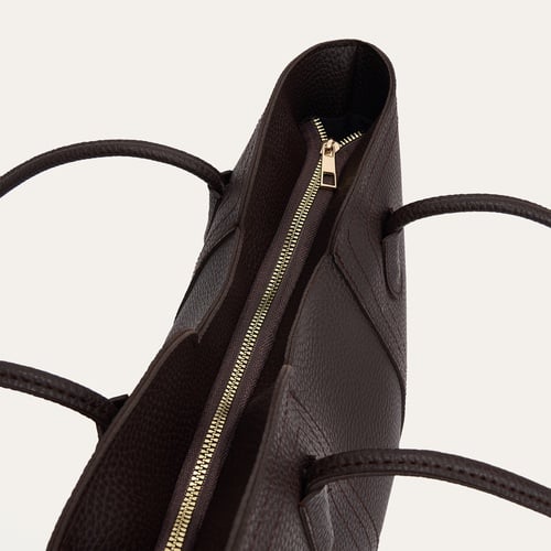 DİKİŞ DETAYLI DERİ GÖRÜNÜMLÜ EL ÇANTASI