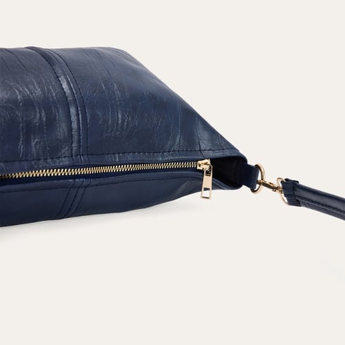 KIRIŞIK DERİ GÖRÜNÜMLÜ OMUZ ÇANTASI