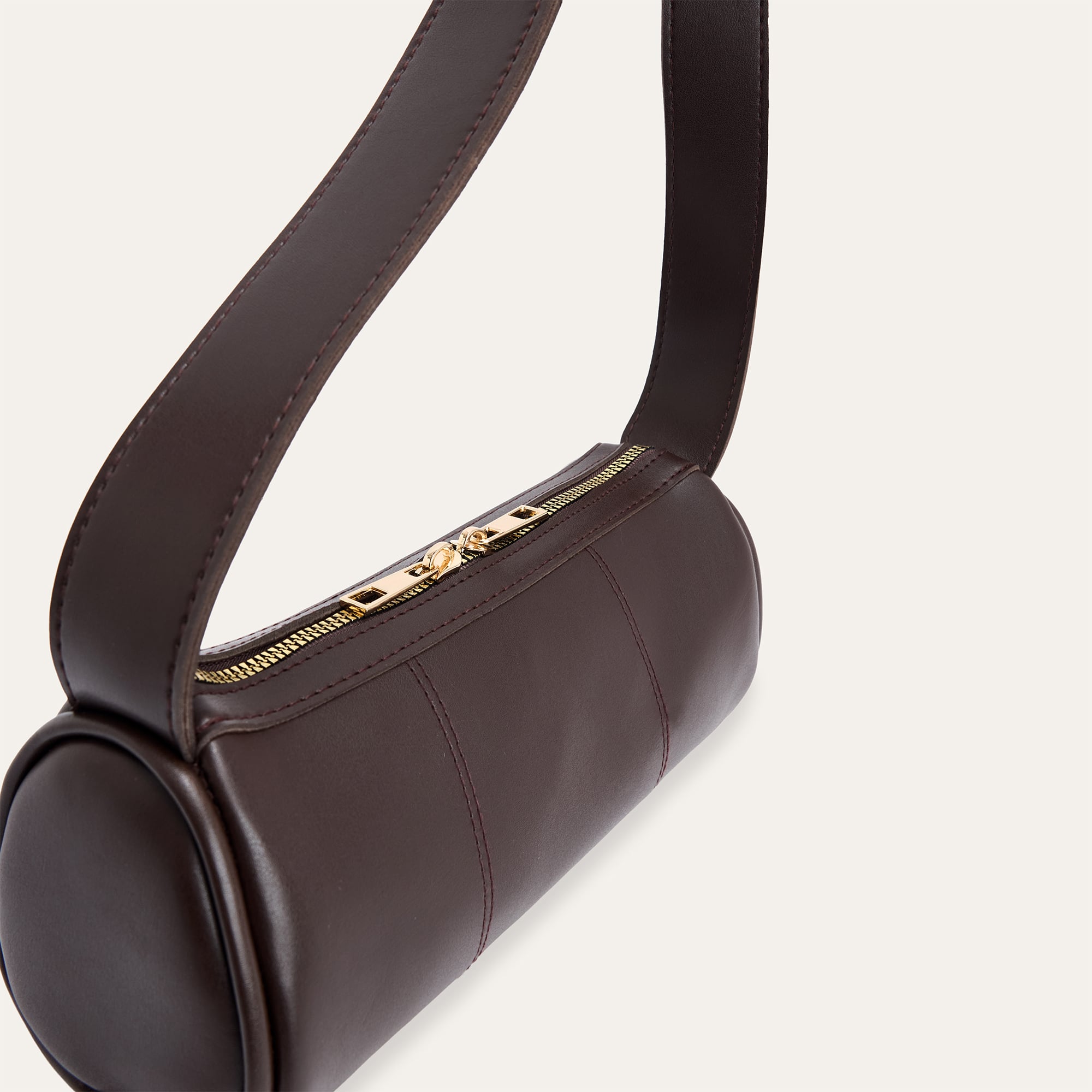 DERİ GÖRÜNÜMLÜ BAGET OMUZ ÇANTASI