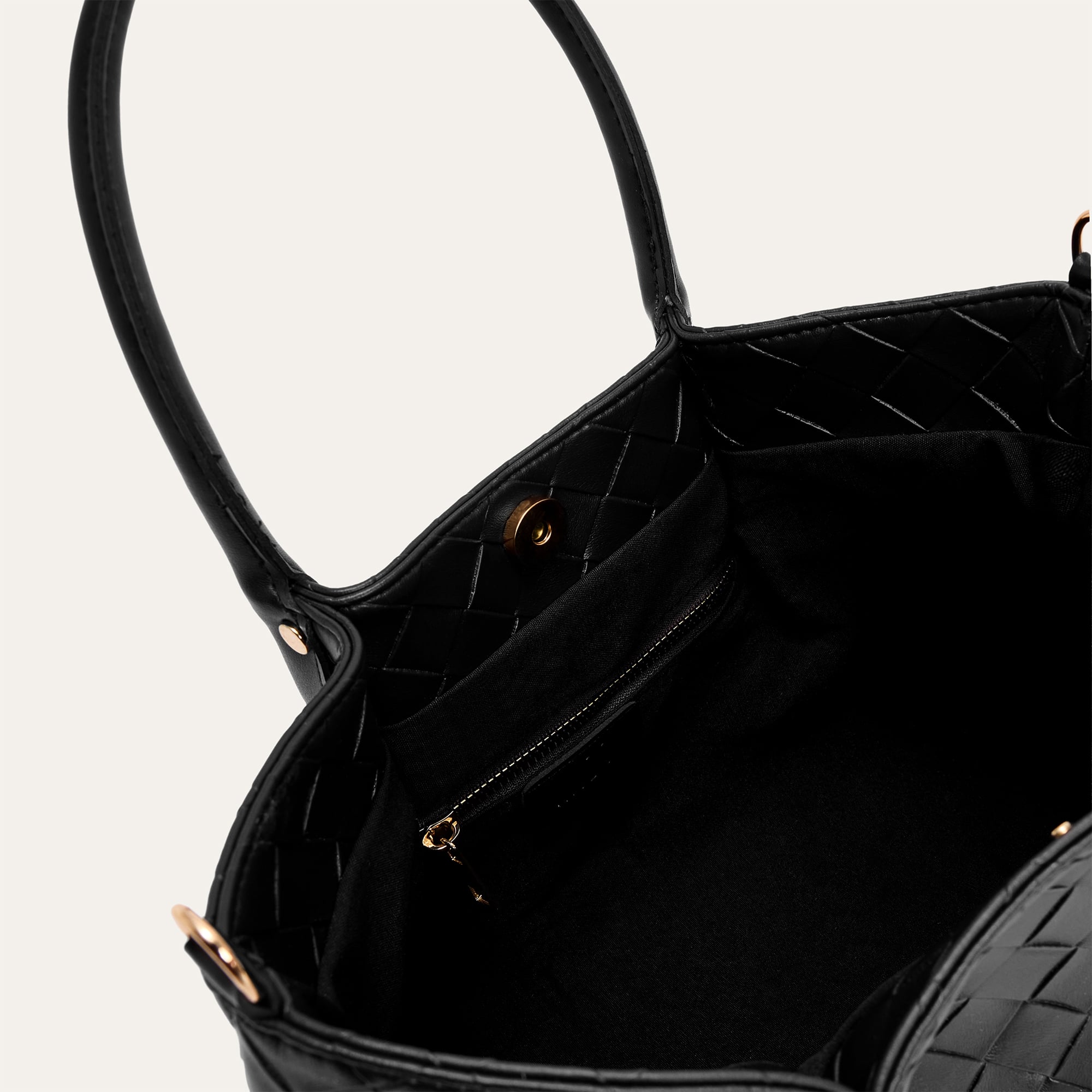 DERİ GÖRÜNÜMLÜ ÖRGÜLÜ EL ÇANTASI