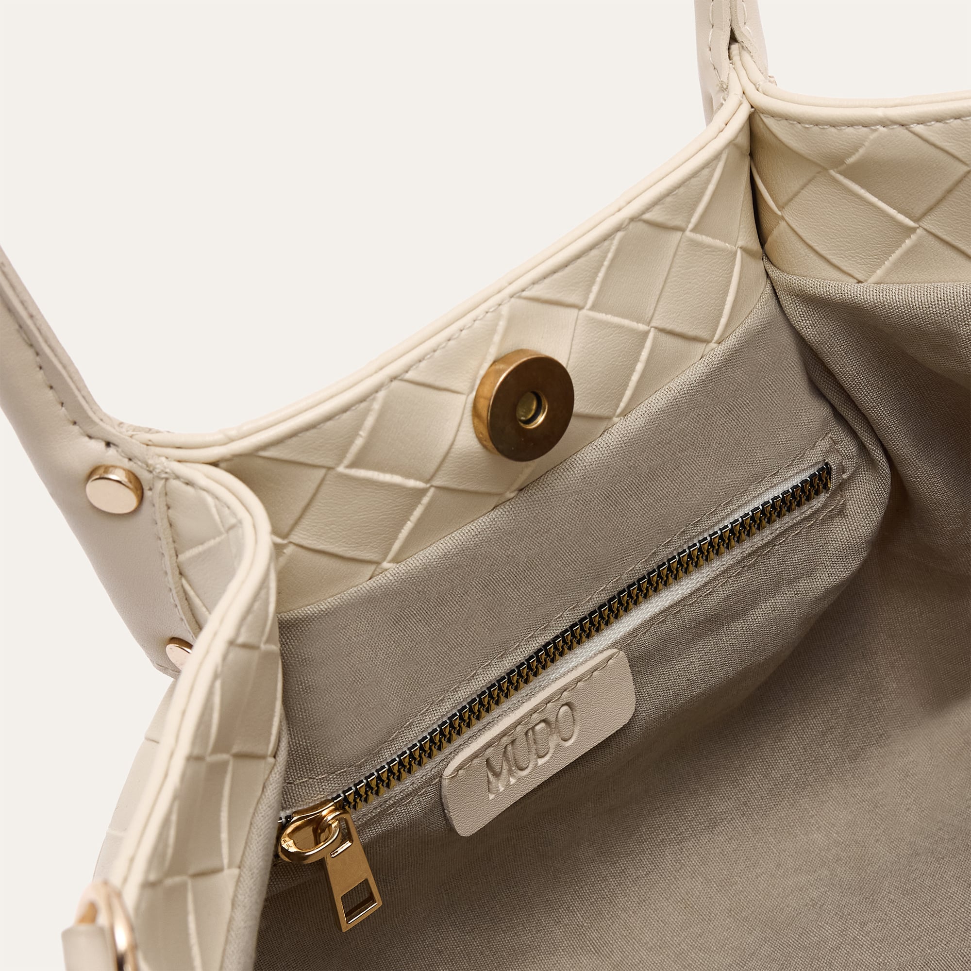 DERİ GÖRÜNÜMLÜ ÖRGÜLÜ EL ÇANTASI