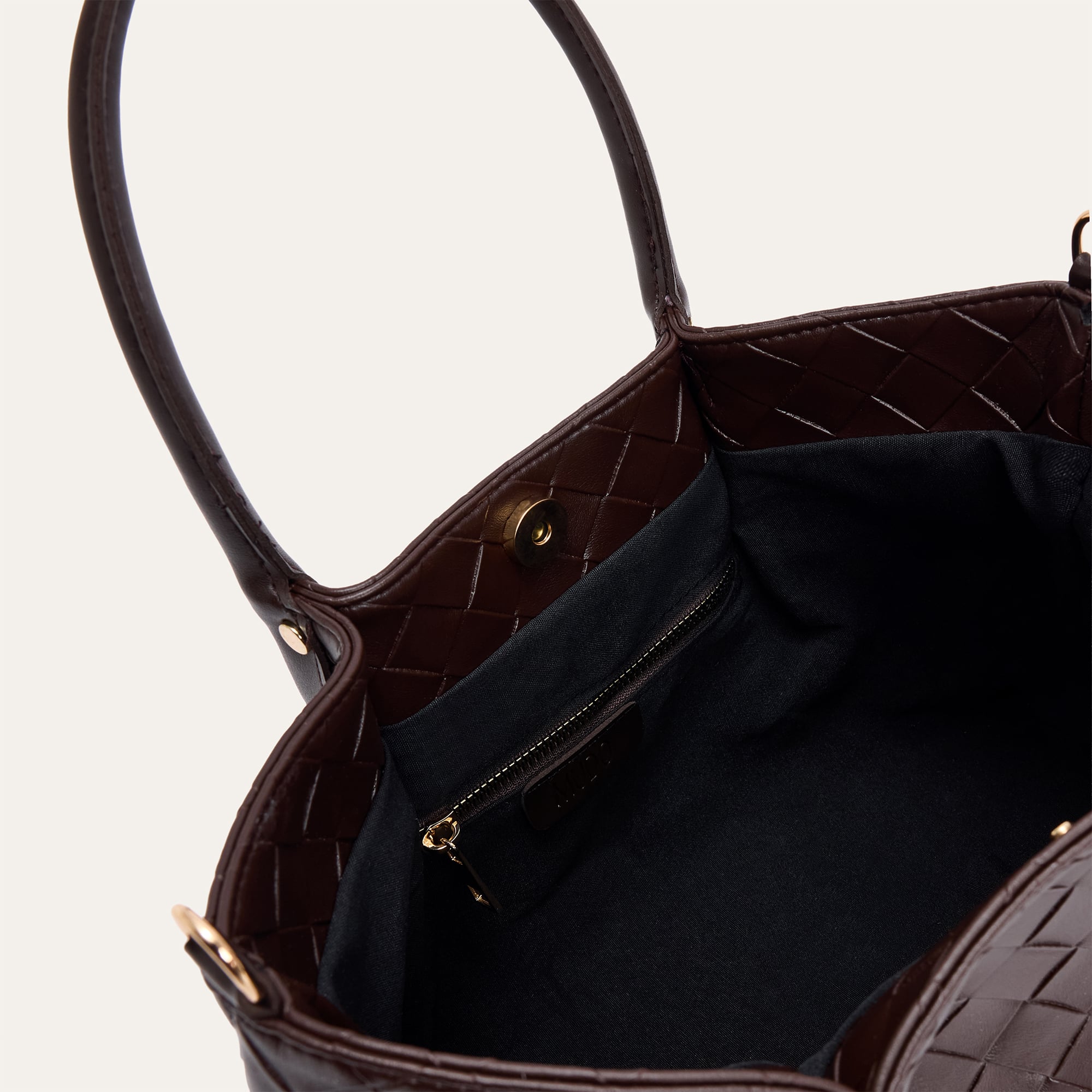 DERİ GÖRÜNÜMLÜ ÖRGÜLÜ EL ÇANTASI