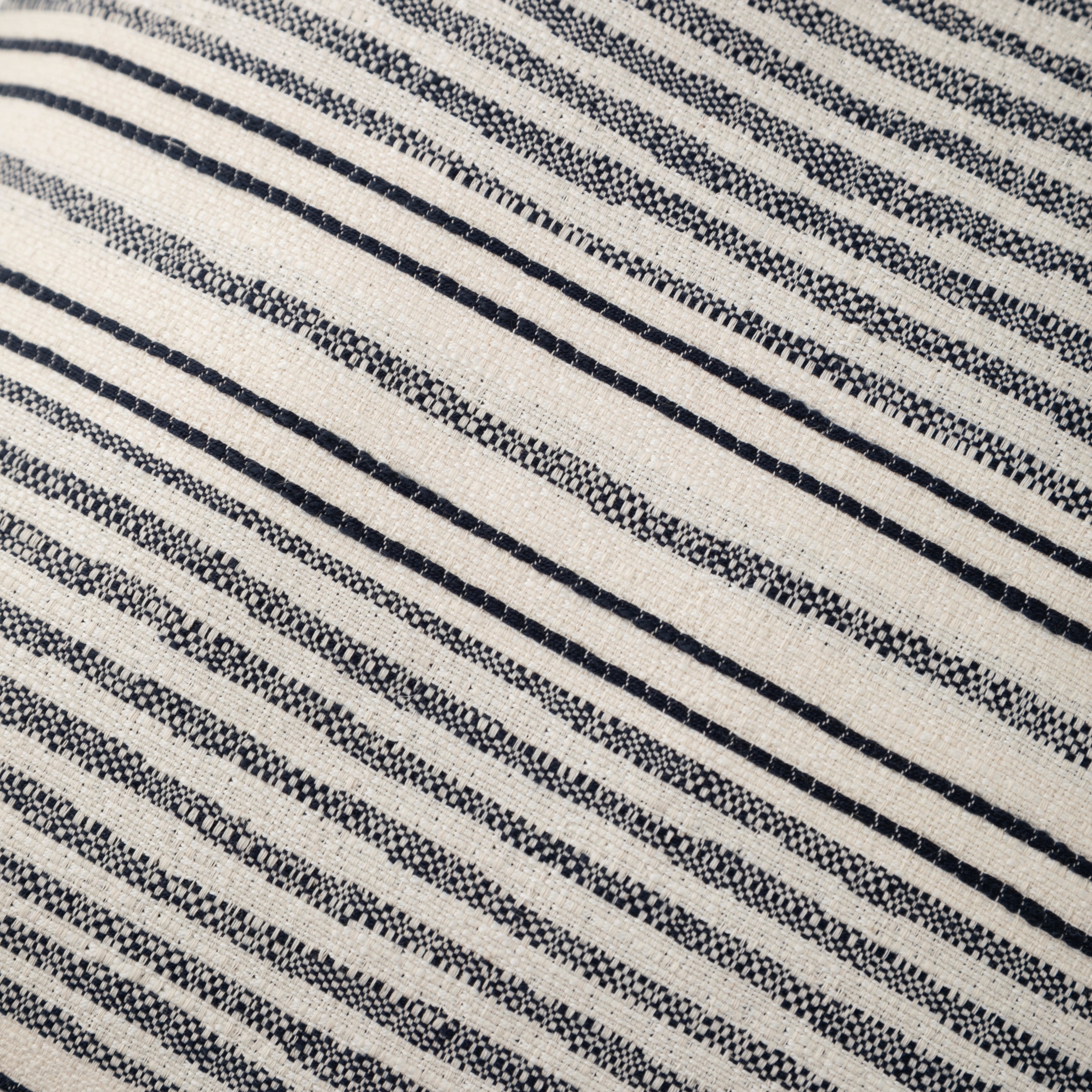 EMILY PÜSKÜLLÜ KIRLENT LACİVERT 50X50 CM