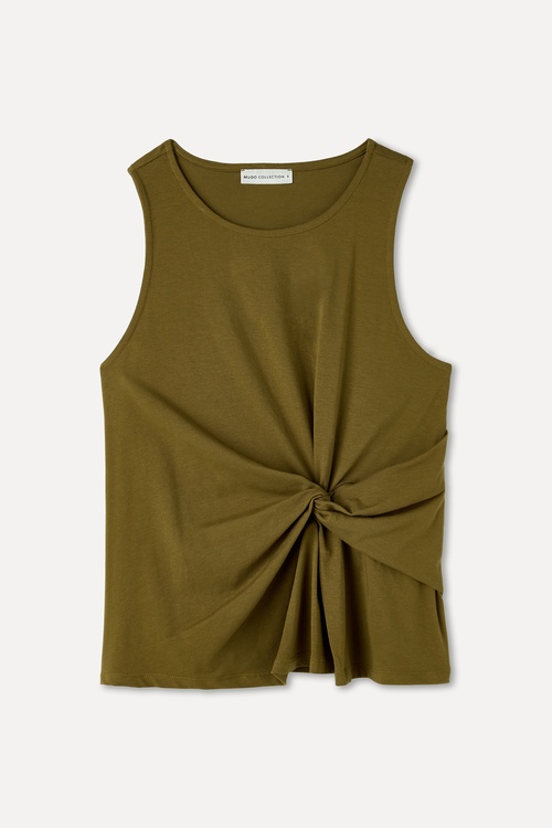  BÜZGÜLÜ KOLSUZ BLUZ