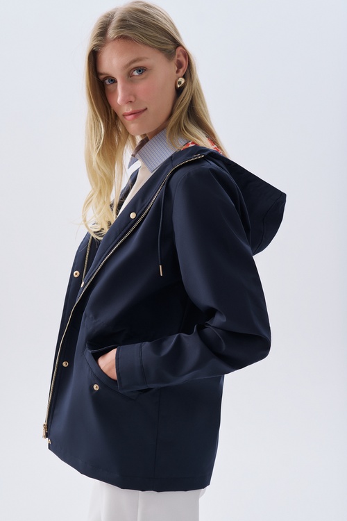  ASTAR DETAYLI LOOSE FİT KAPÜŞONLU YAĞMURLUK