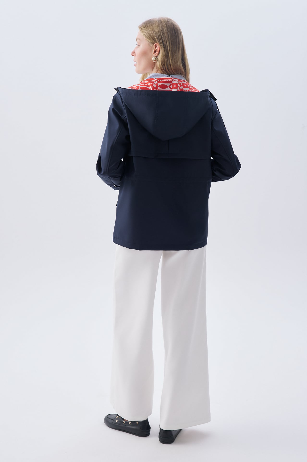 ASTAR DETAYLI LOOSE FİT KAPÜŞONLU YAĞMURLUK