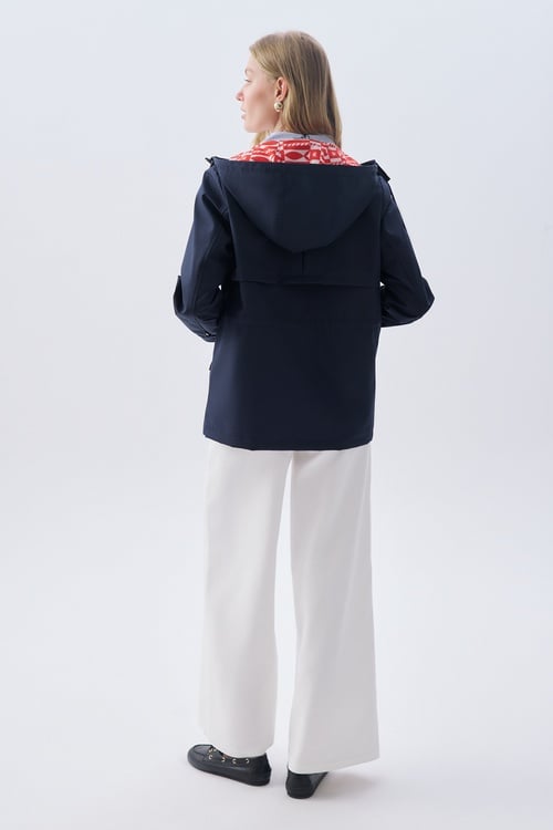 ASTAR DETAYLI LOOSE FİT KAPÜŞONLU YAĞMURLUK