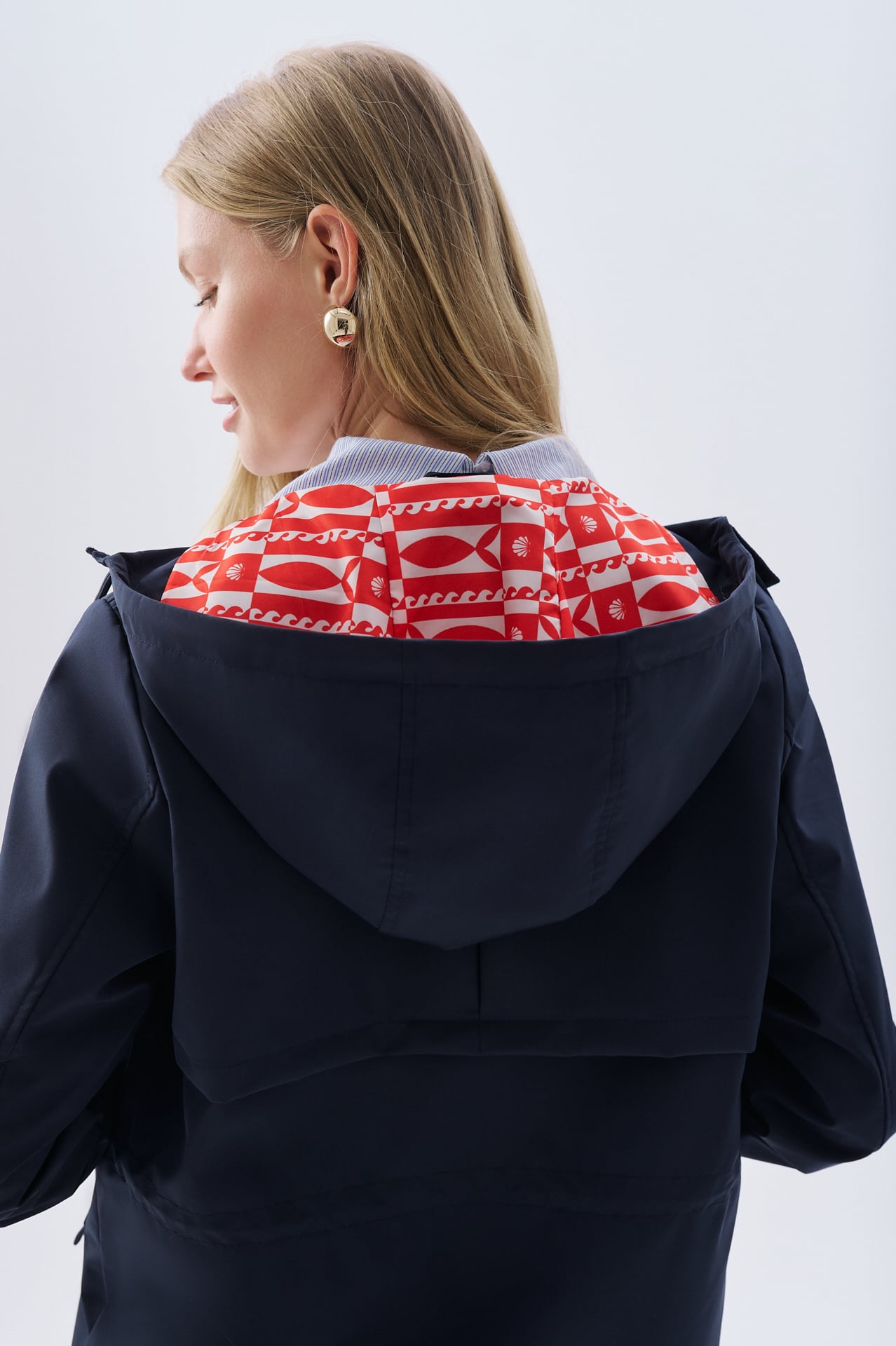 ASTAR DETAYLI LOOSE FİT KAPÜŞONLU YAĞMURLUK