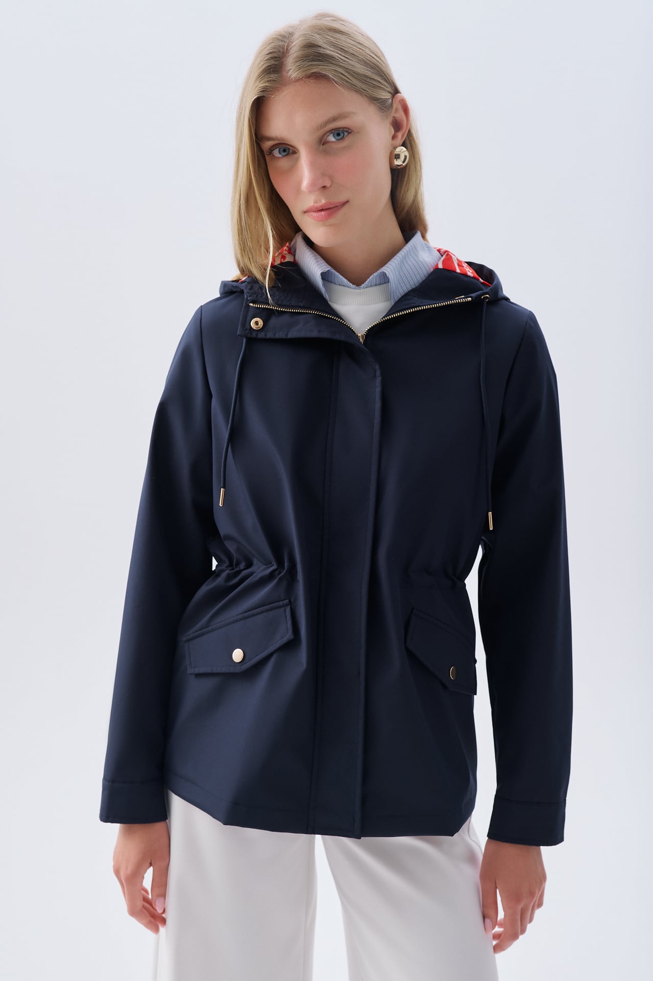 ASTAR DETAYLI LOOSE FİT KAPÜŞONLU YAĞMURLUK