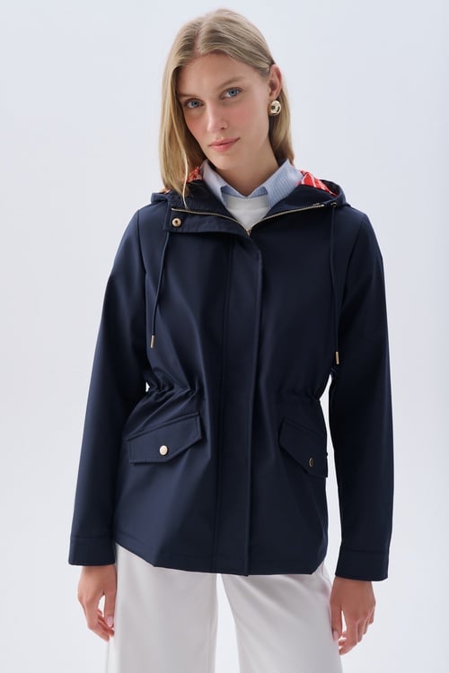 ASTAR DETAYLI LOOSE FİT KAPÜŞONLU YAĞMURLUK