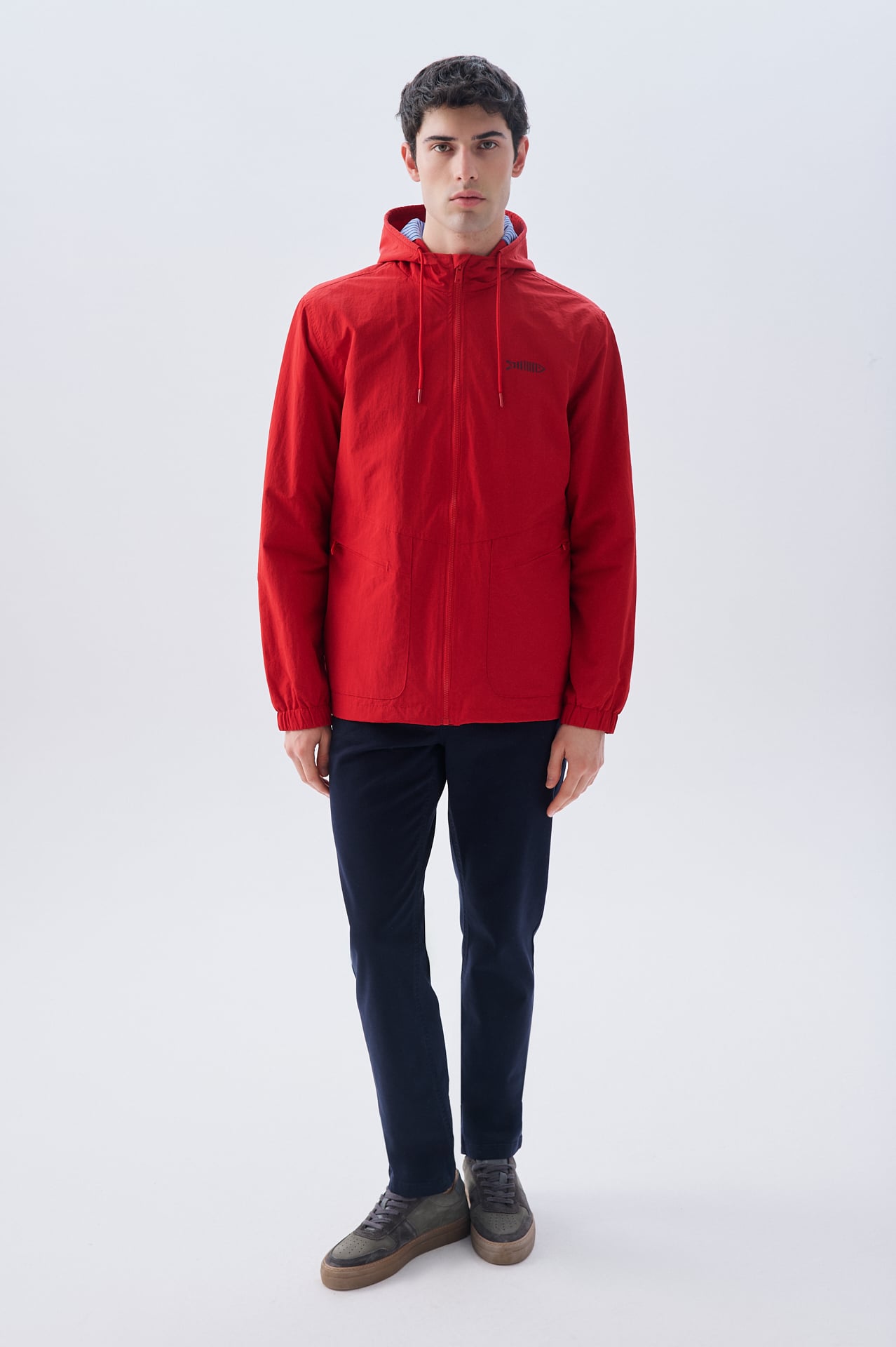 NAKIŞLI KAPÜŞONLU YAĞMURLUK