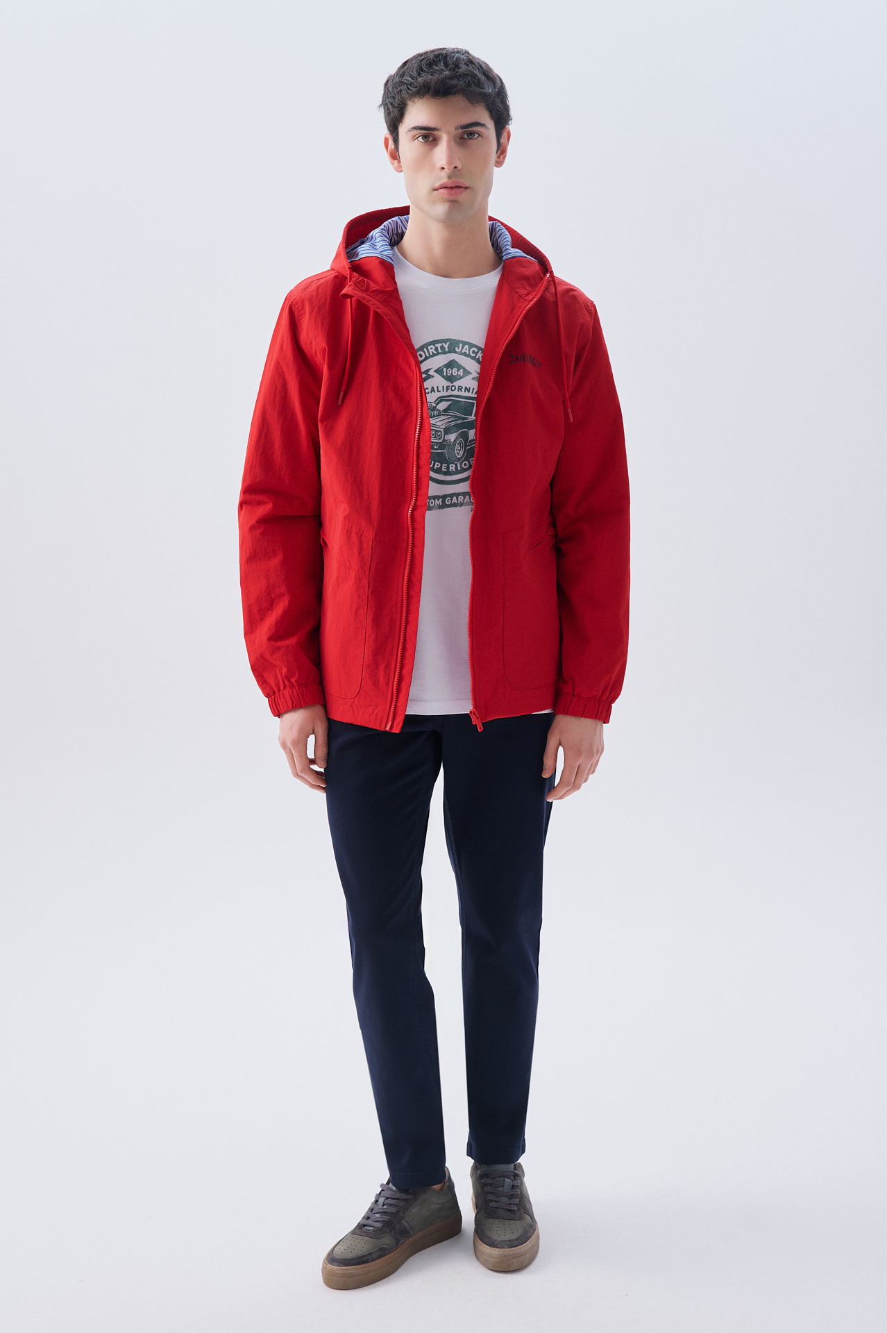 NAKIŞLI KAPÜŞONLU YAĞMURLUK