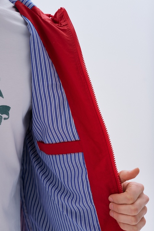 NAKIŞLI KAPÜŞONLU YAĞMURLUK