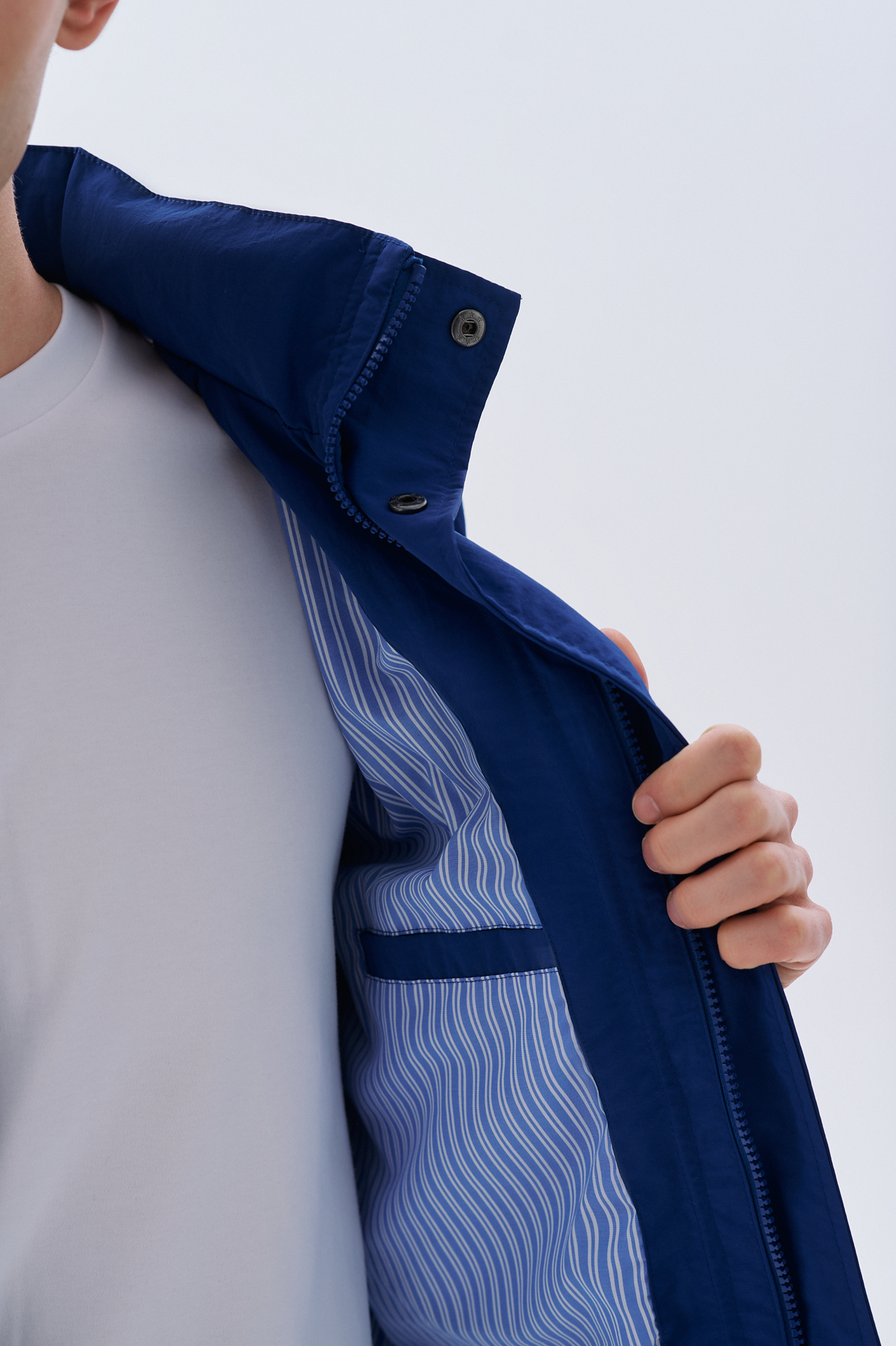 NAKIŞLI GİZLİ KAPÜŞONLU YAĞMURLUK