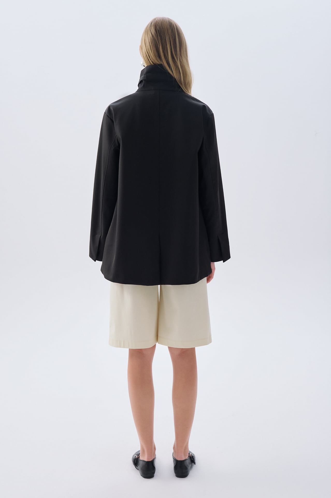 KEMERLİ DİK YAKA YAĞMURLUK