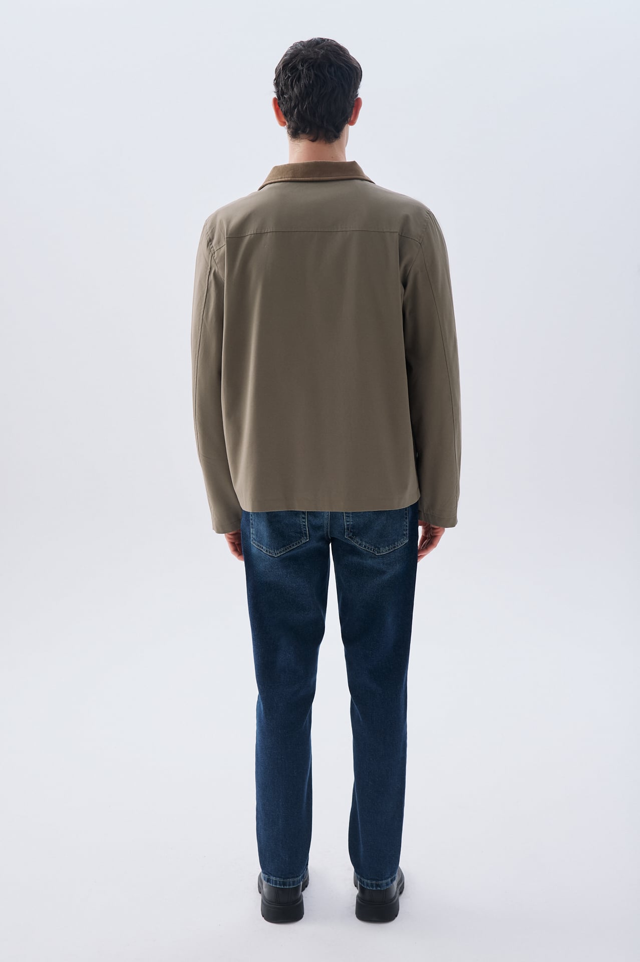 Erkek Vizon Rengi Regular Fit Kemerli Kadife Yaka Mont Ceket