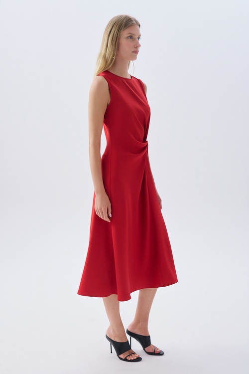 BELİ BÜZGÜLÜ KOLSUZ MİDİ ELBİSE