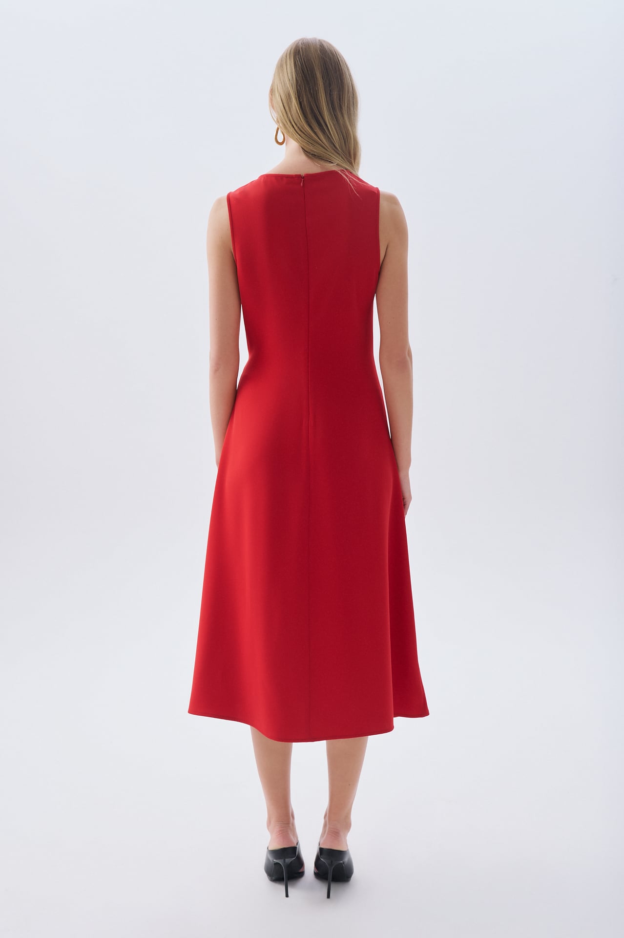 BELİ BÜZGÜLÜ KOLSUZ MİDİ ELBİSE