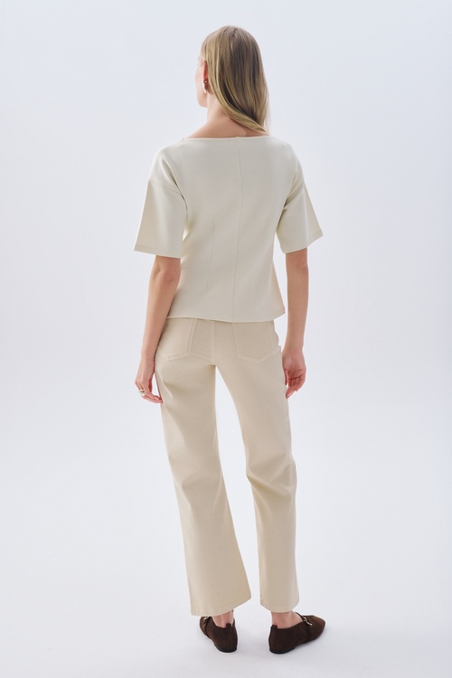 DİKİŞ DETAYLI KISA KOLLU BLUZ