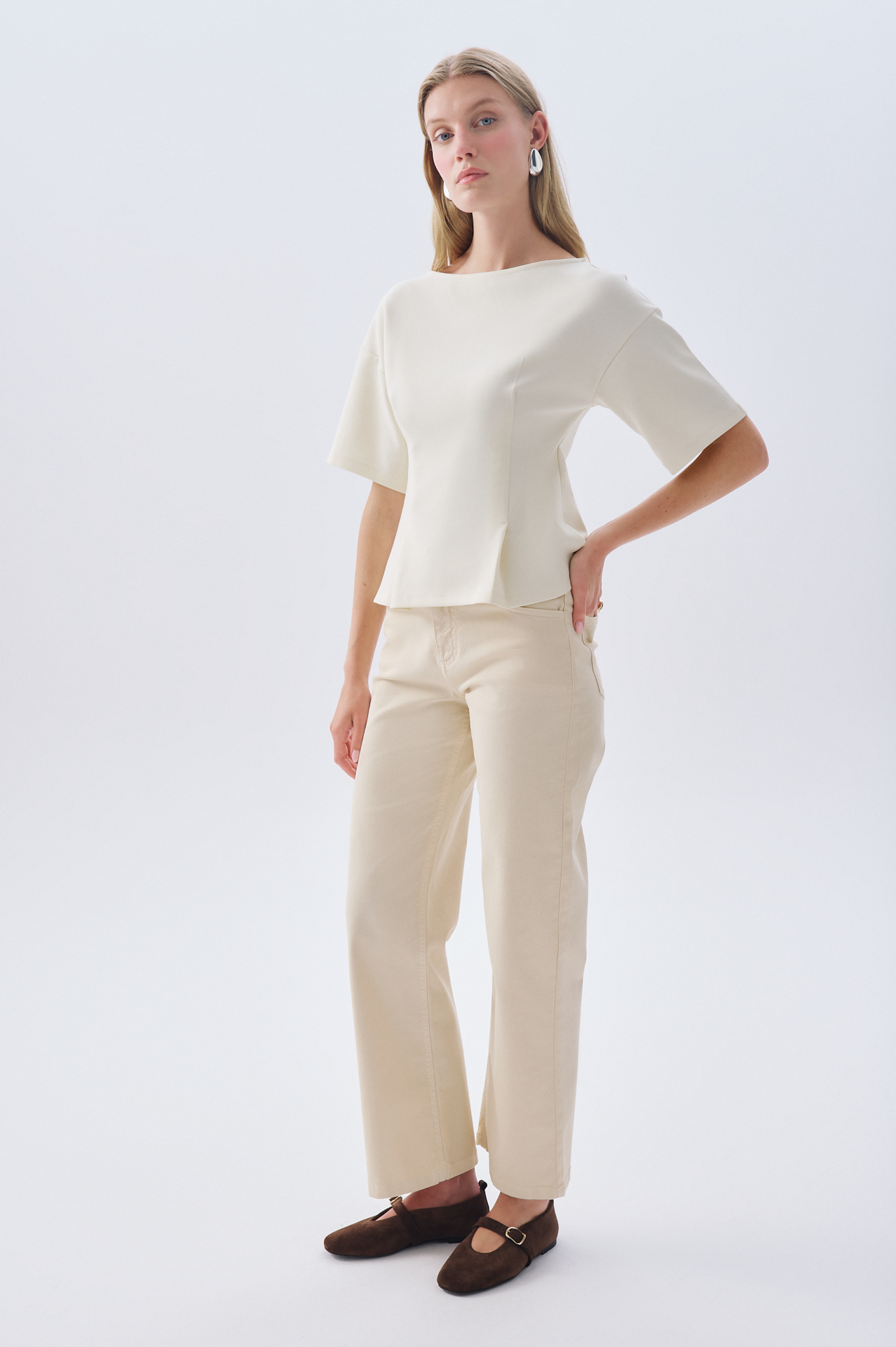 DİKİŞ DETAYLI KISA KOLLU BLUZ