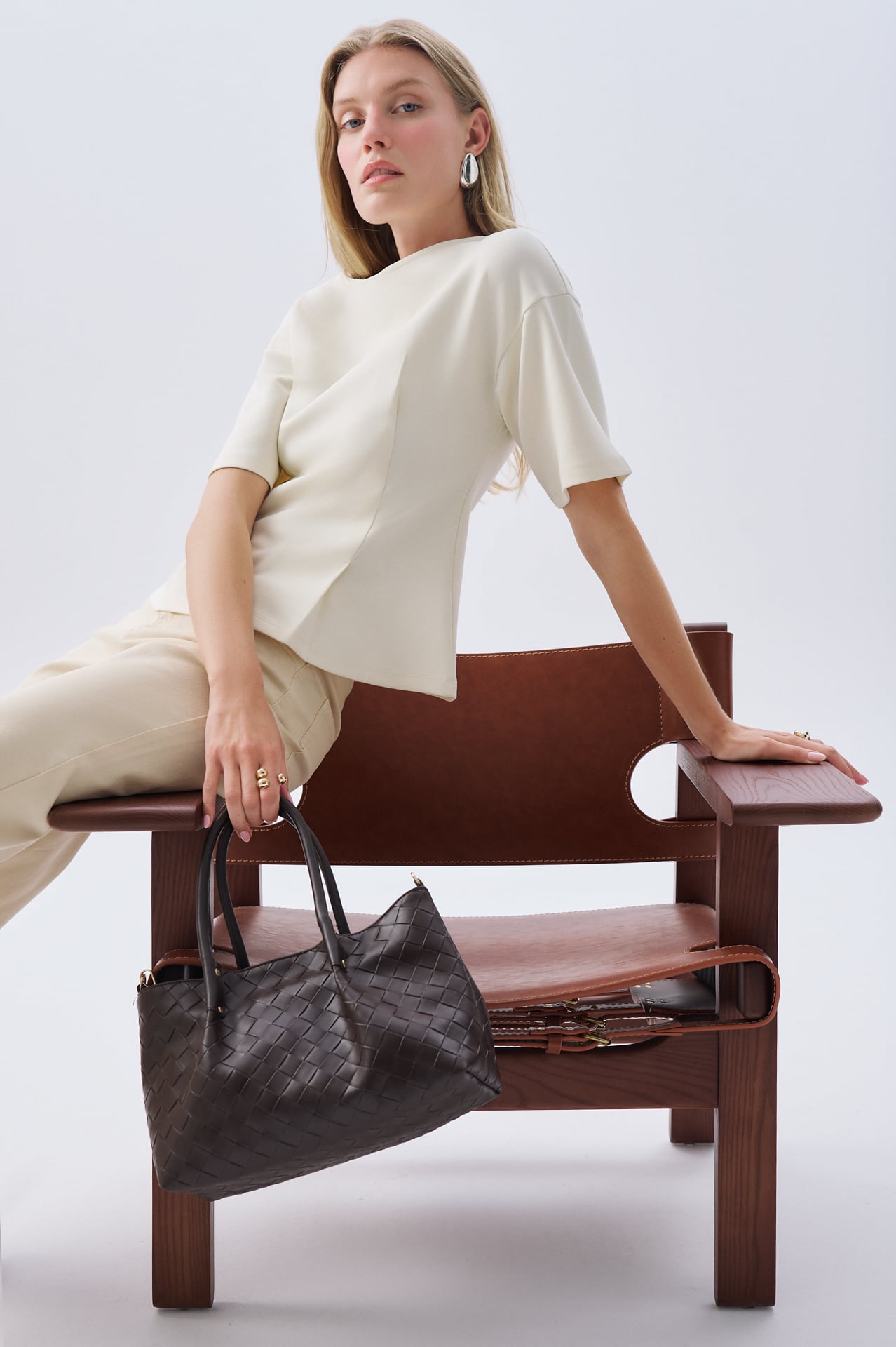 DİKİŞ DETAYLI KISA KOLLU BLUZ